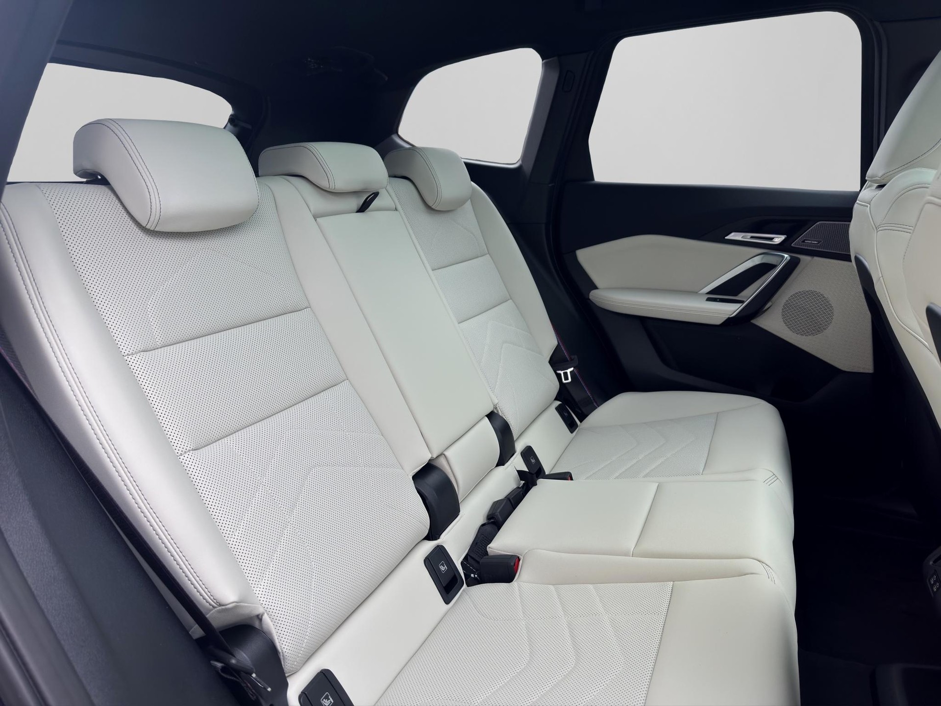 BMW iX1 30 xDrive M Sport Pro-image-17