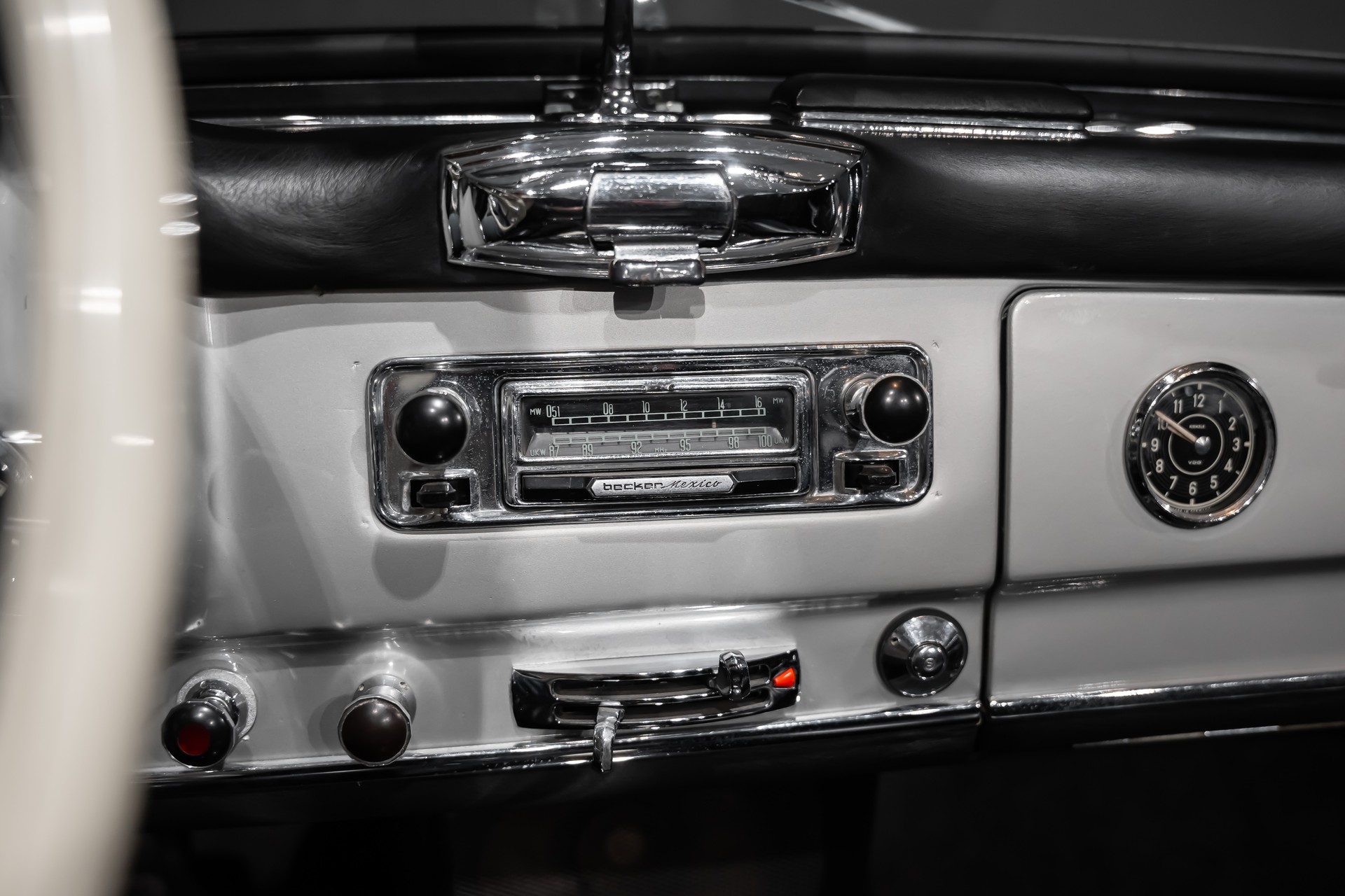 MERCEDES-BENZ 190 SL-image-19