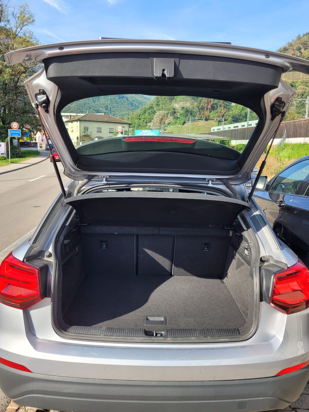 AUDI Q2 2.0 TDI design quattro S-tronic-image-5