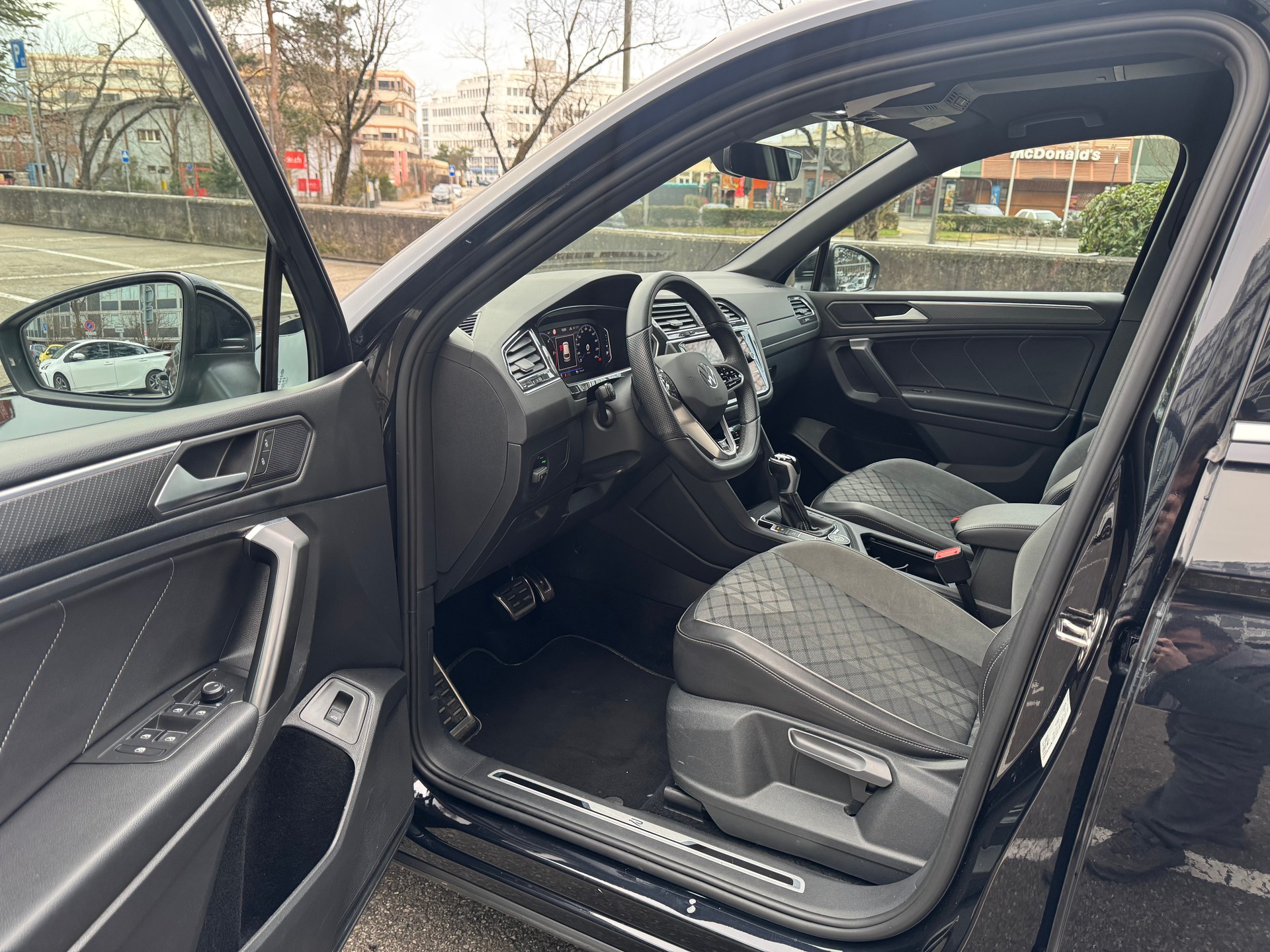 VW Tiguan Allspace 2.0 TDI SCR R-Line 4Motion DSG-image-11