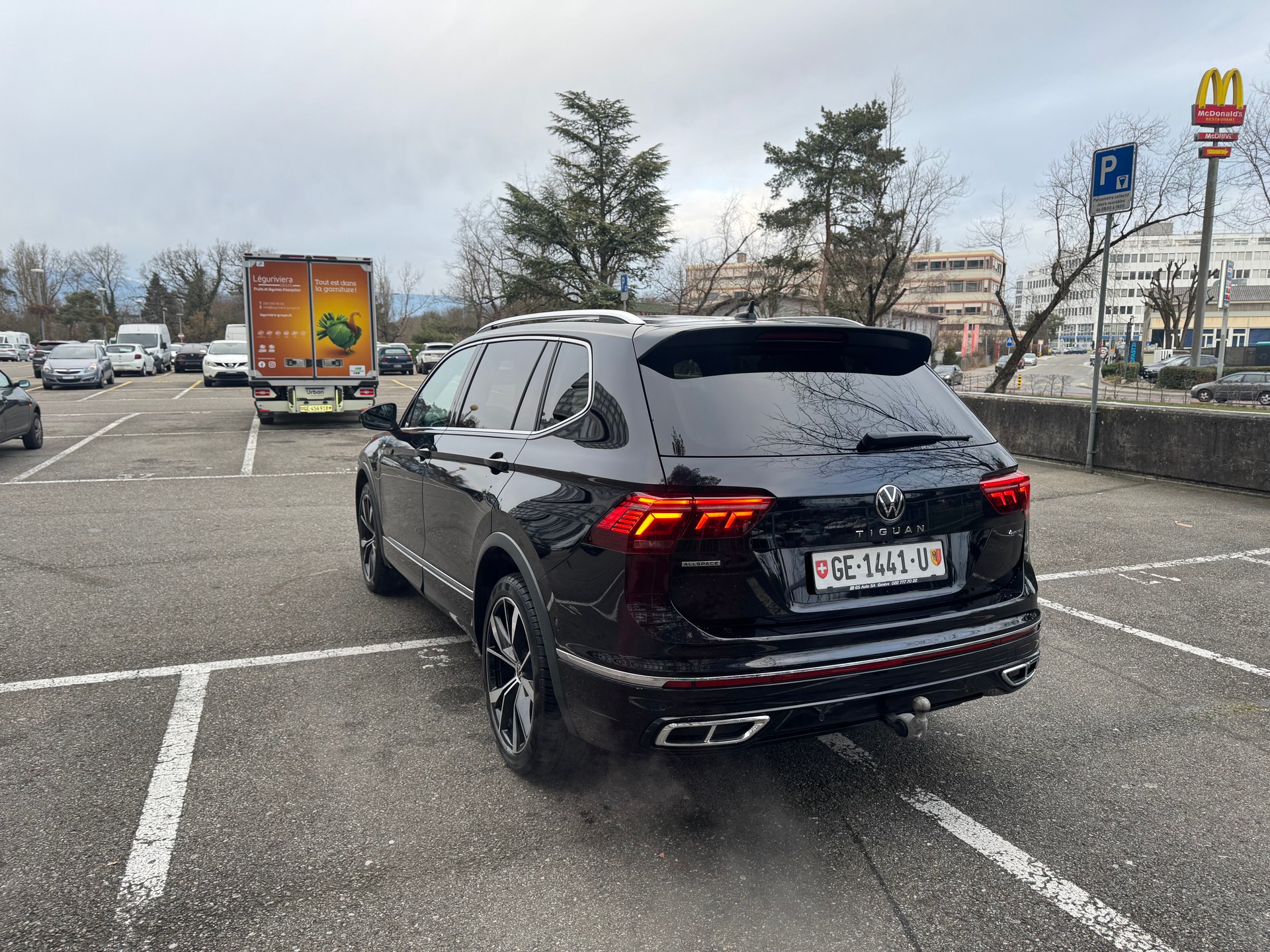 VW Tiguan Allspace 2.0 TDI SCR R-Line 4Motion DSG-image-8