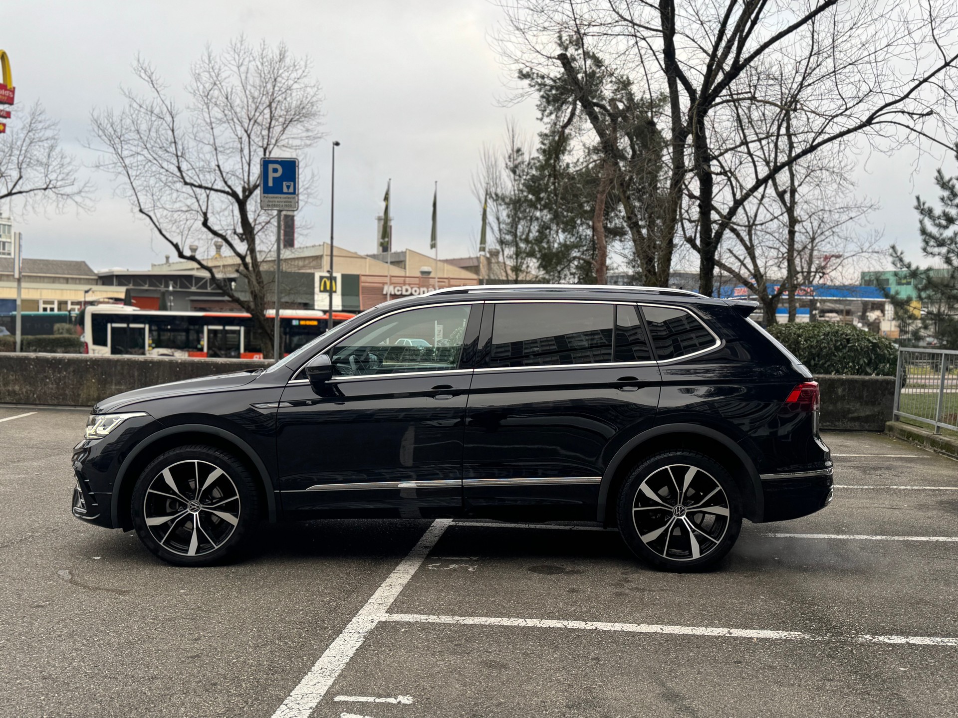VW Tiguan Allspace 2.0 TDI SCR R-Line 4Motion DSG-image-5