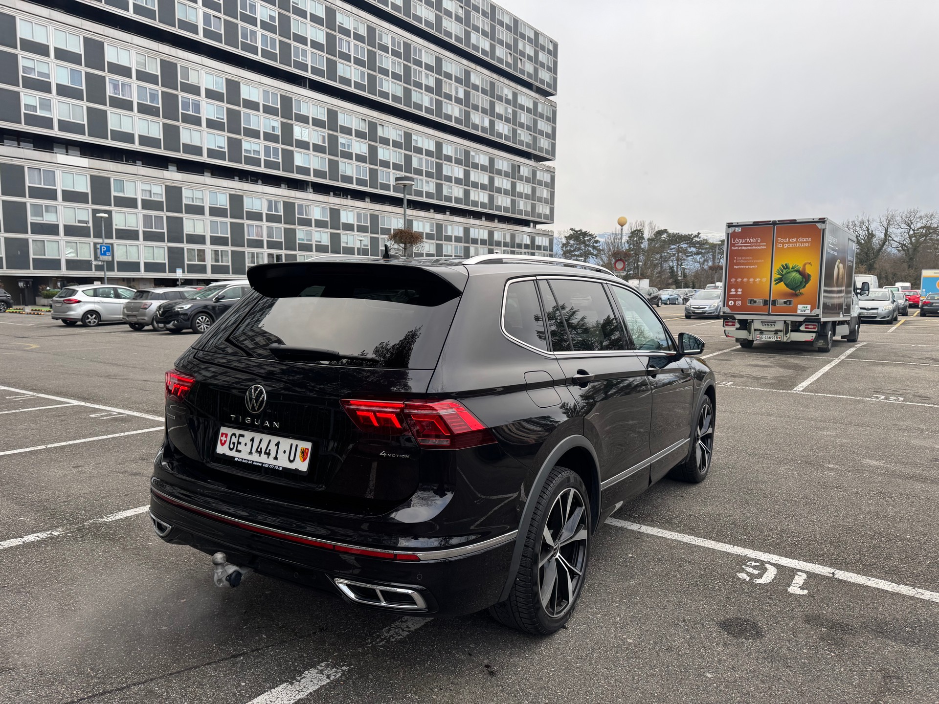 VW Tiguan Allspace 2.0 TDI SCR R-Line 4Motion DSG-image-7