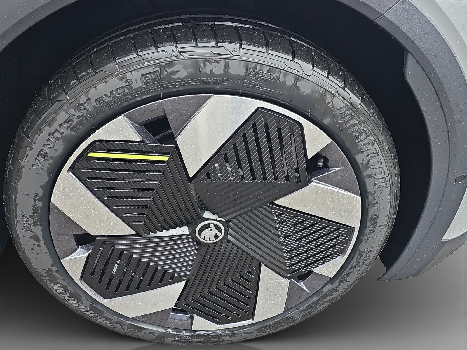 SKODA Elroq RS 4x4-image-14