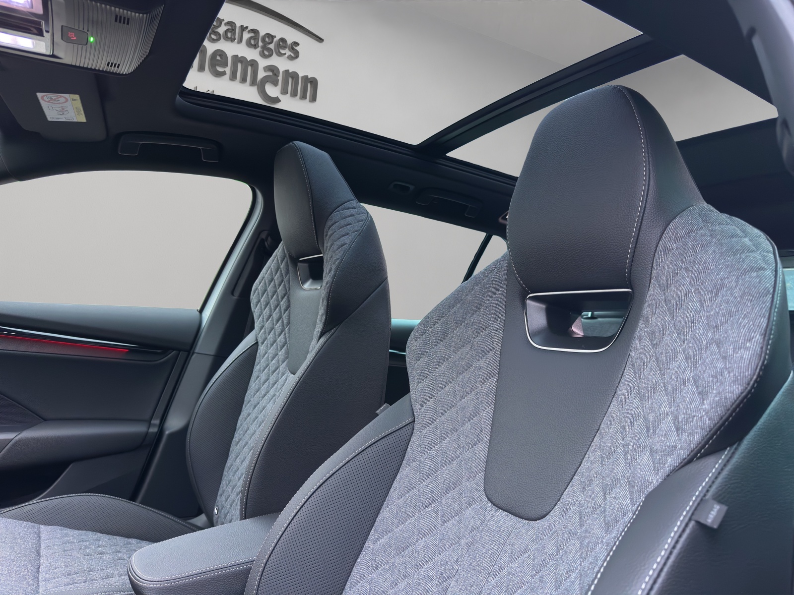 SKODA Octavia Combi 1.5 TSI mHEV DSG Sport Line-image-12