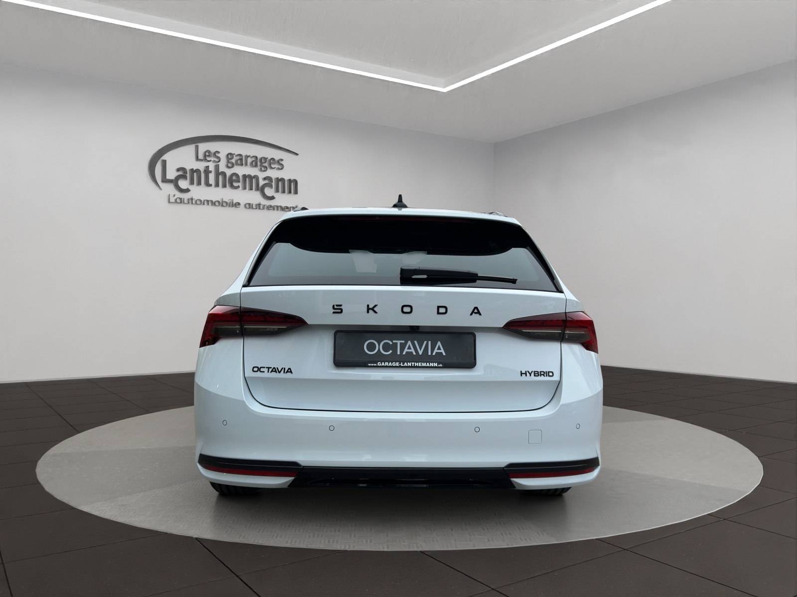 SKODA Octavia Combi 1.5 TSI mHEV DSG Sport Line-image-3