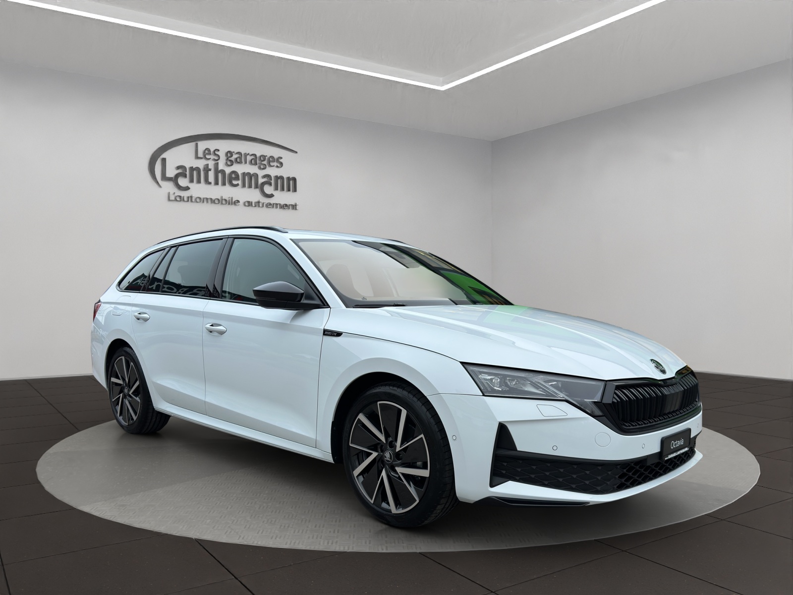SKODA Octavia Combi 1.5 TSI mHEV DSG Sport Line-image-5