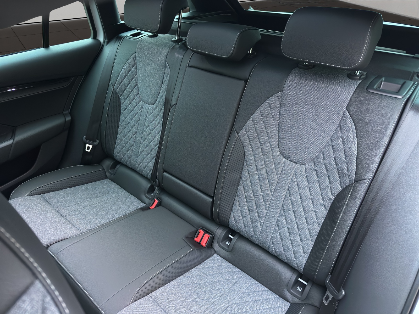 SKODA Octavia Combi 1.5 TSI mHEV DSG Sport Line-image-13