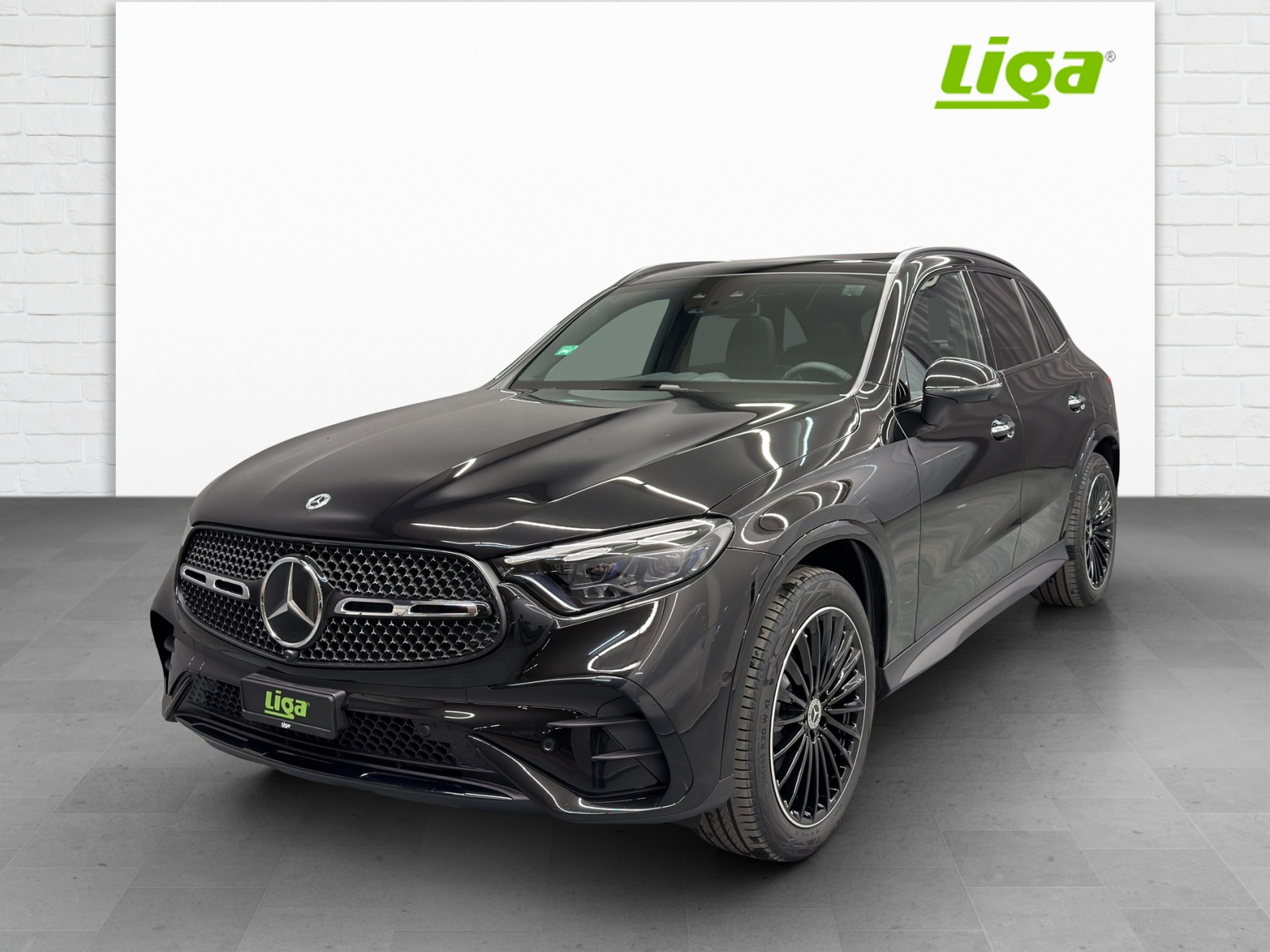 MERCEDES-BENZ GLC 400 e AMG Line 4Matic EQ Star-showroom-element-1