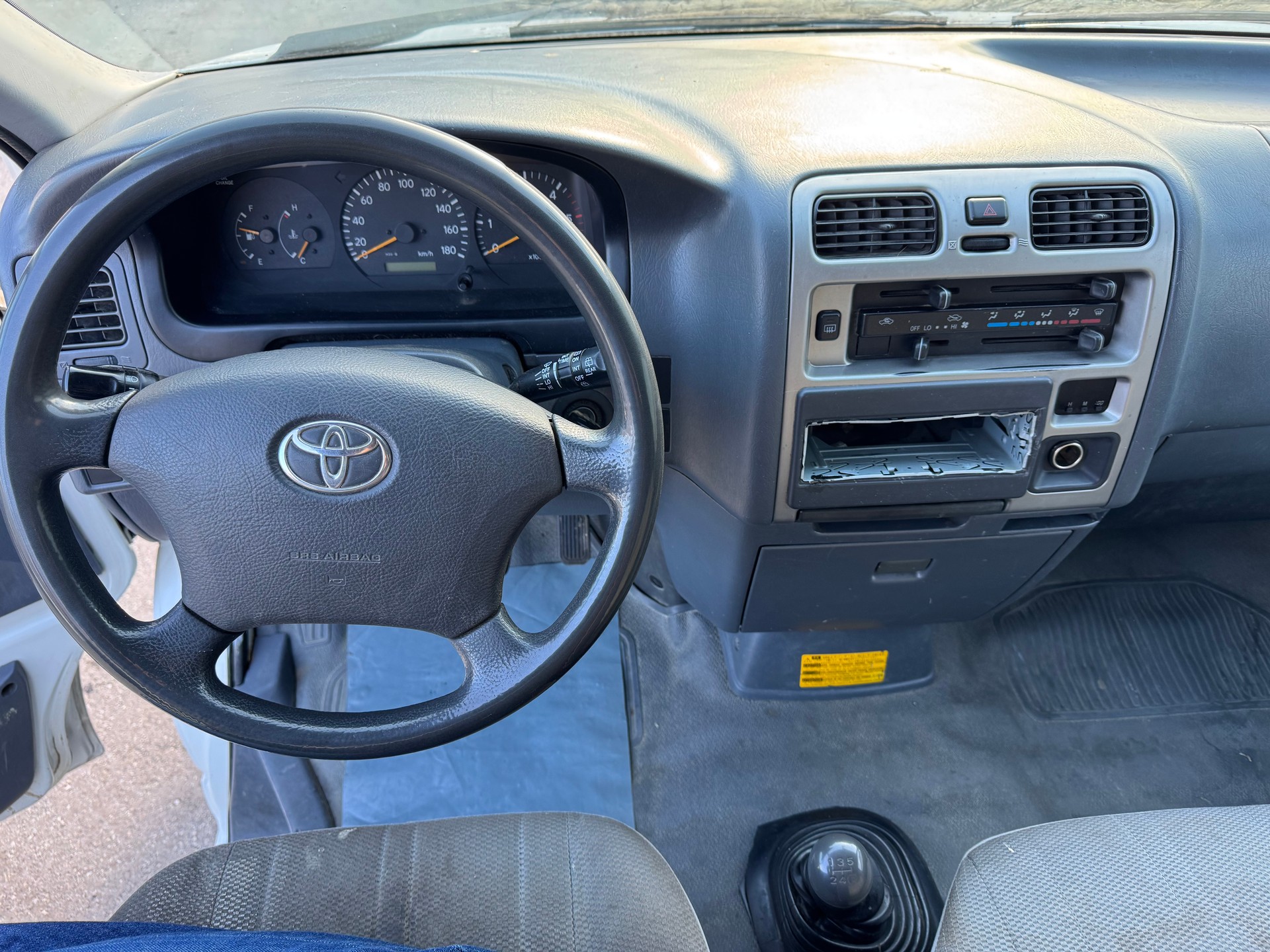 TOYOTA Hiace D-4D Van 4WD SWB-image-12