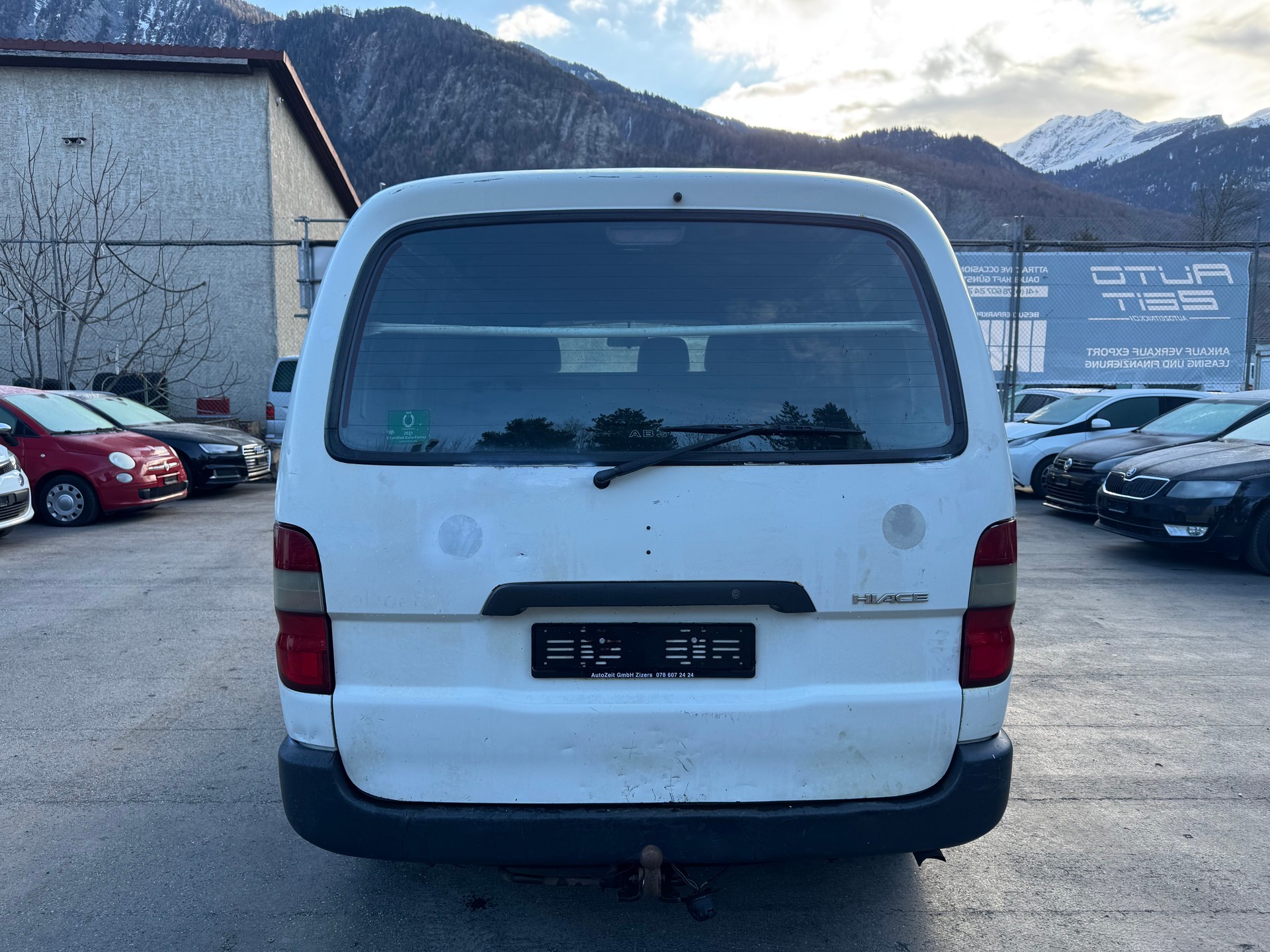 TOYOTA Hiace D-4D Van 4WD SWB-image-4