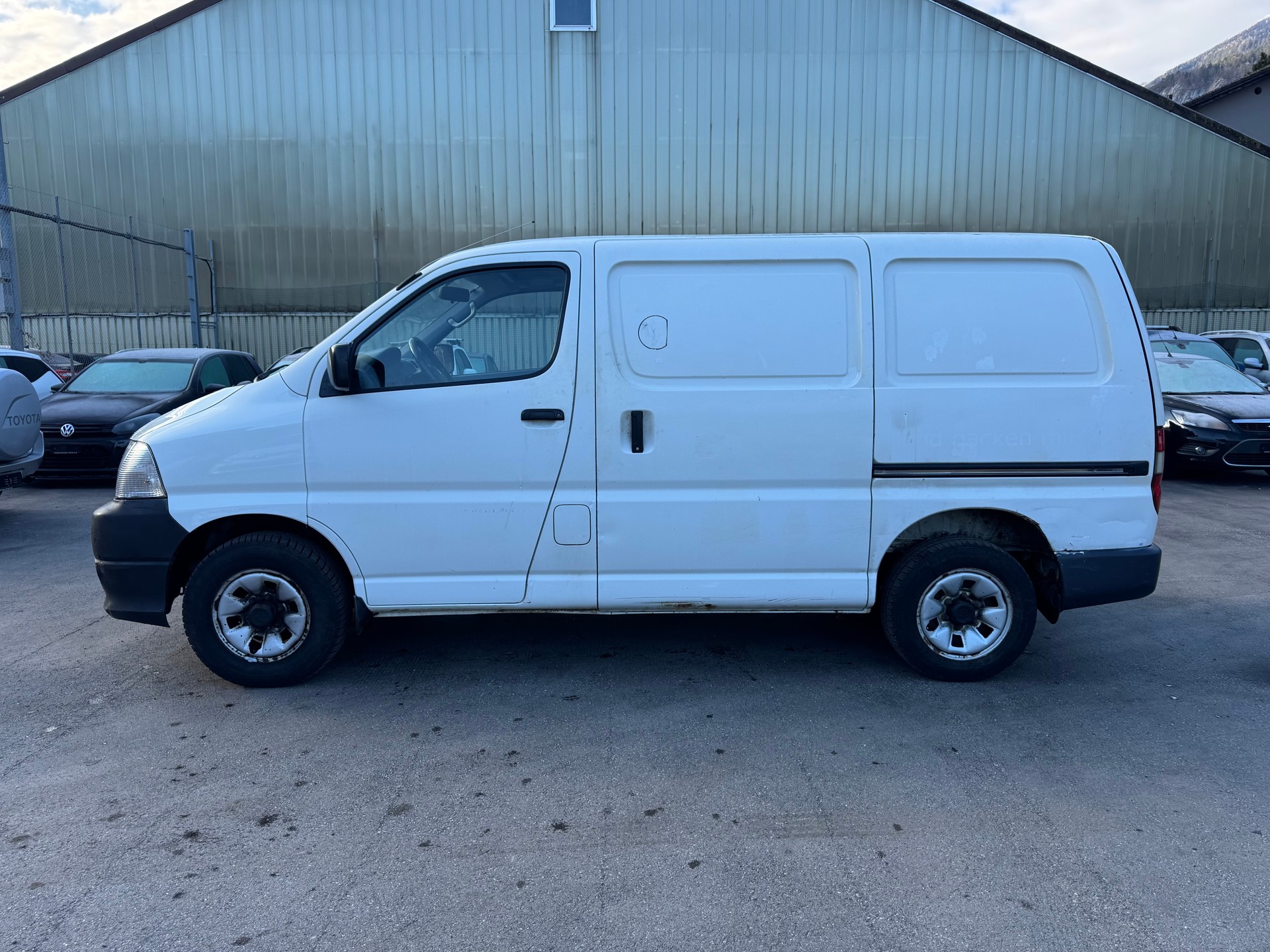 TOYOTA Hiace D-4D Van 4WD SWB-image-6