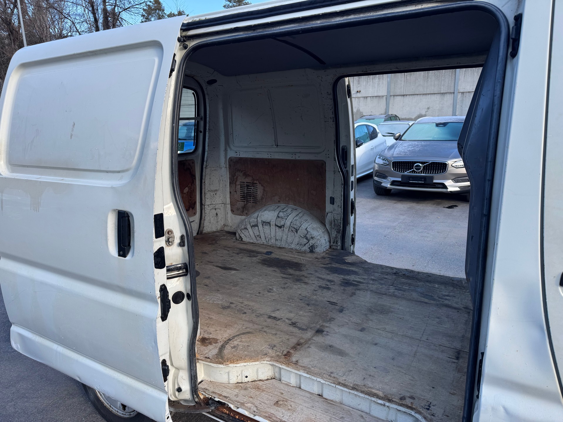 TOYOTA Hiace D-4D Van 4WD SWB-image-8