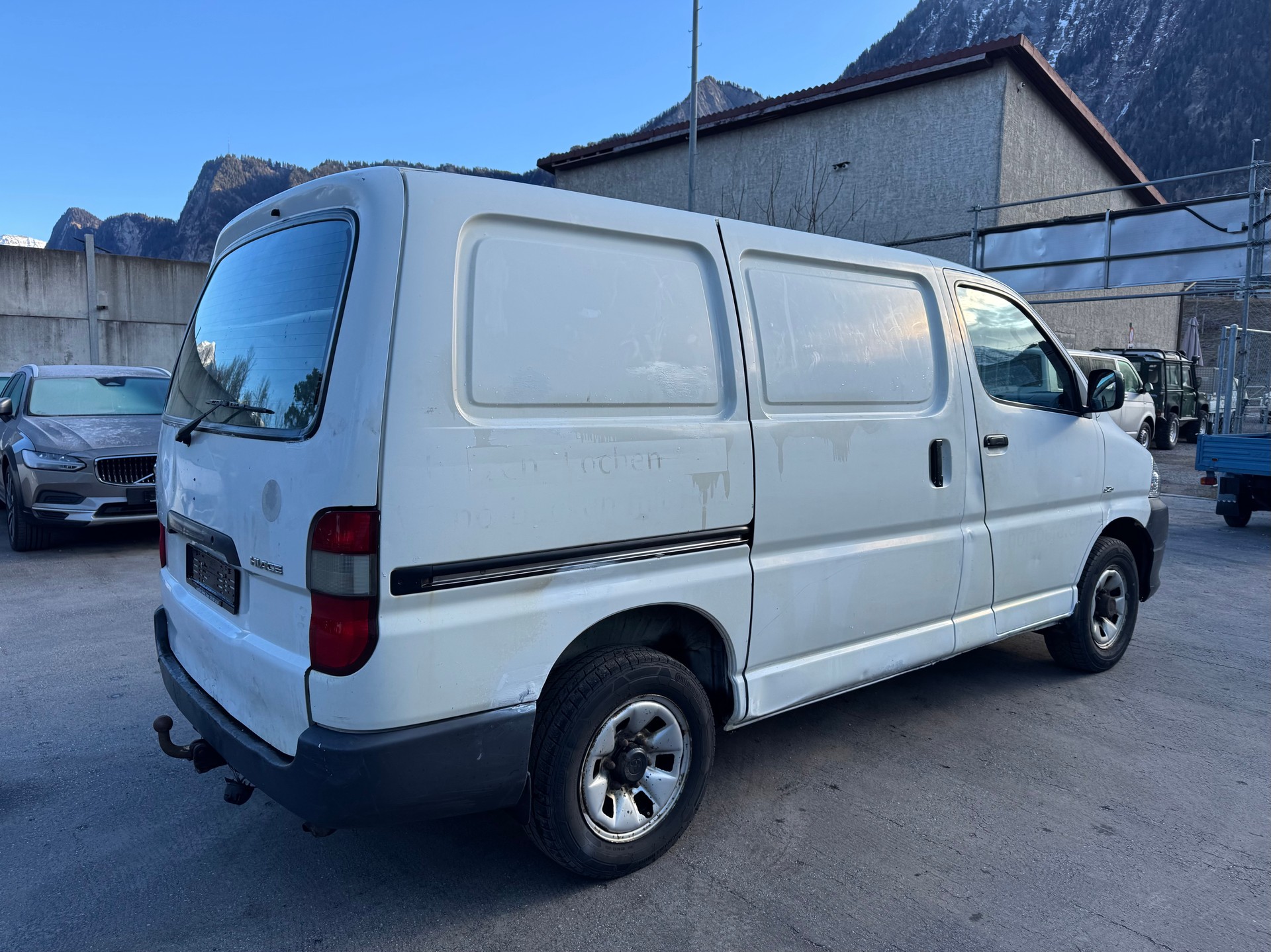 TOYOTA Hiace D-4D Van 4WD SWB-image-3