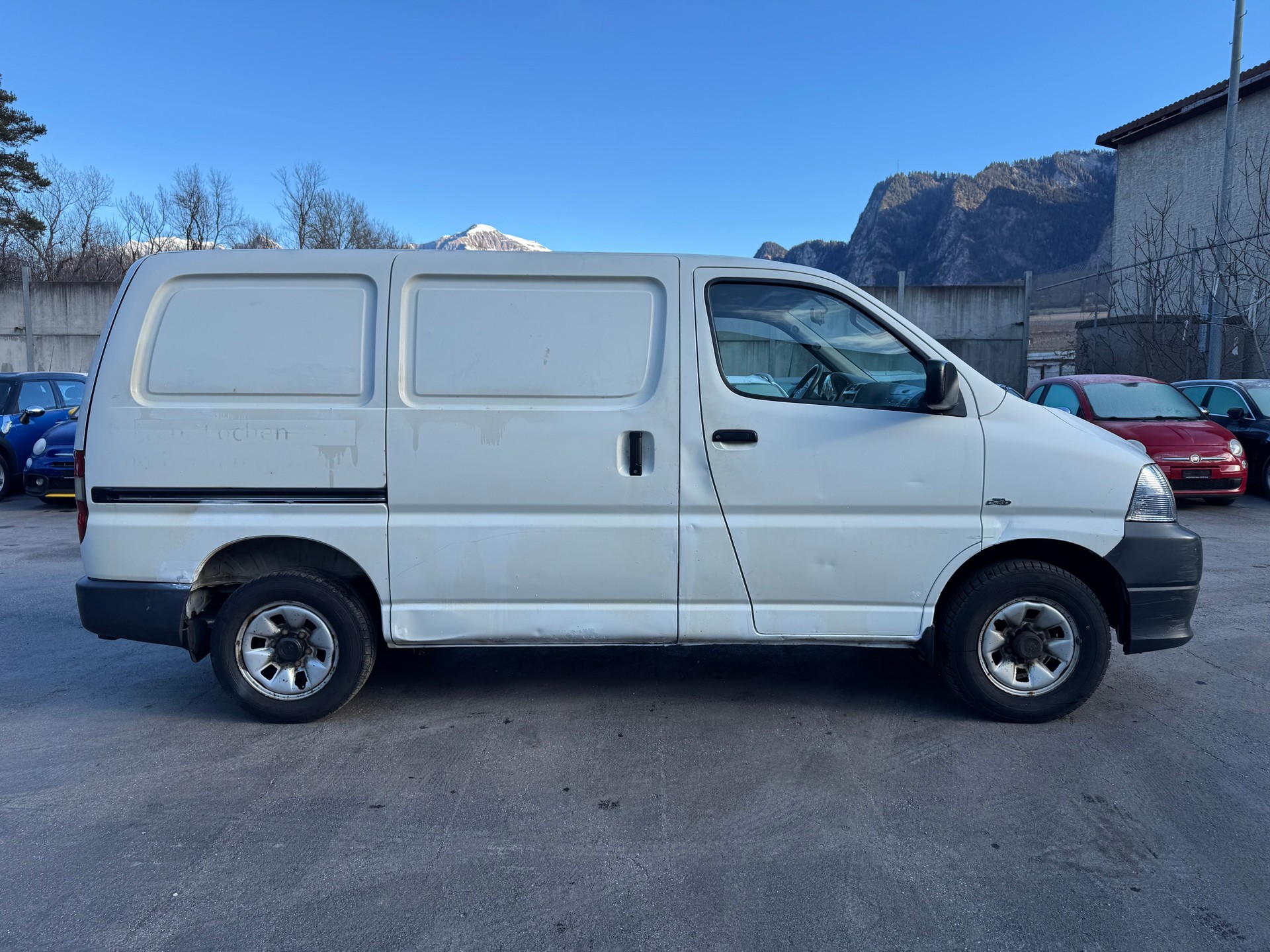 TOYOTA Hiace D-4D Van 4WD SWB-image-2