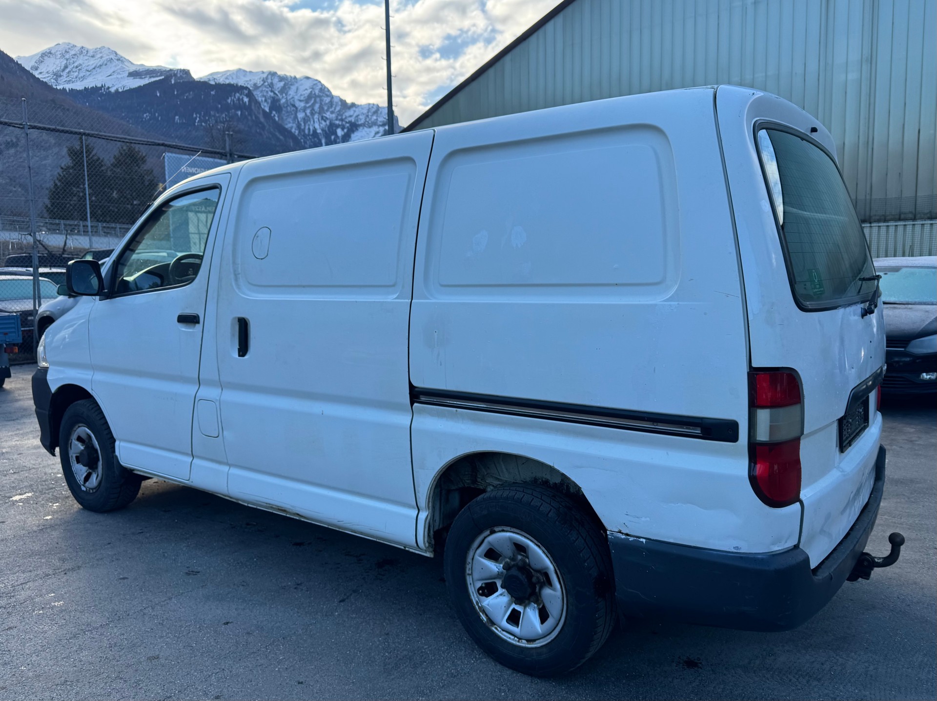 TOYOTA Hiace D-4D Van 4WD SWB-image-5