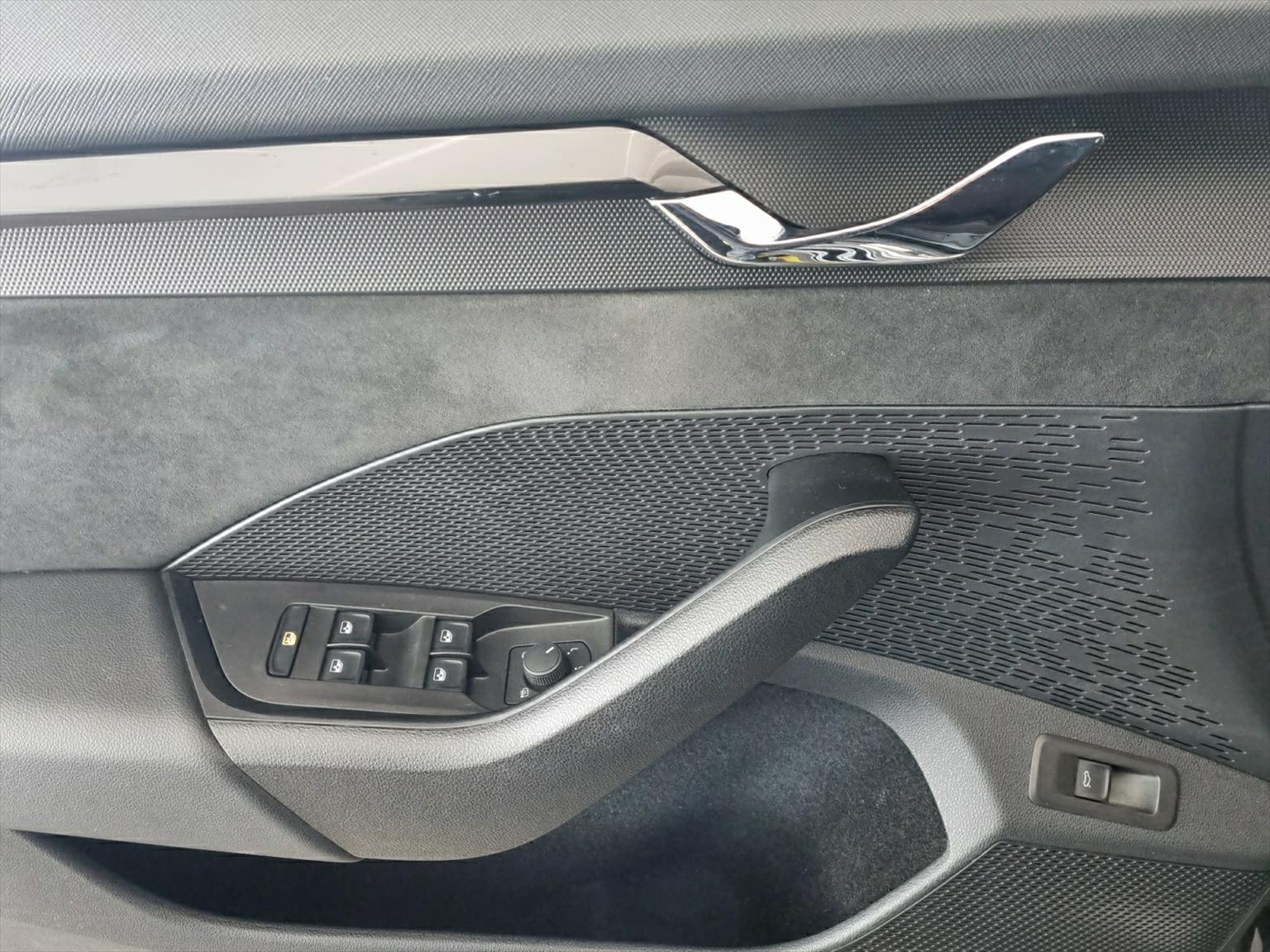SKODA Octavia RS 2.0 TDI SCR DSG 4x4-image-11