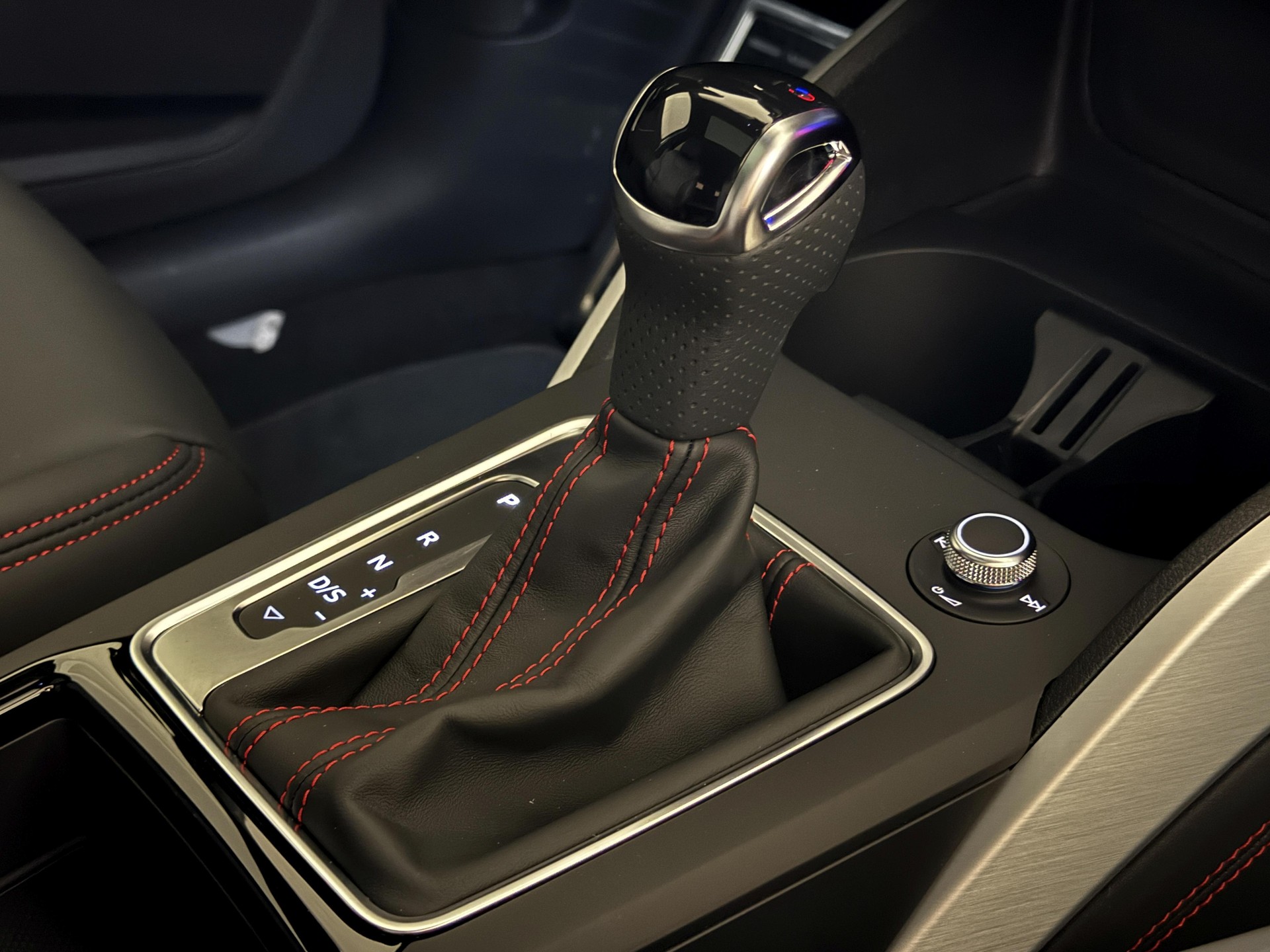 AUDI Q2 40 TFSI S line Attraction quattro S-tronic-image-11