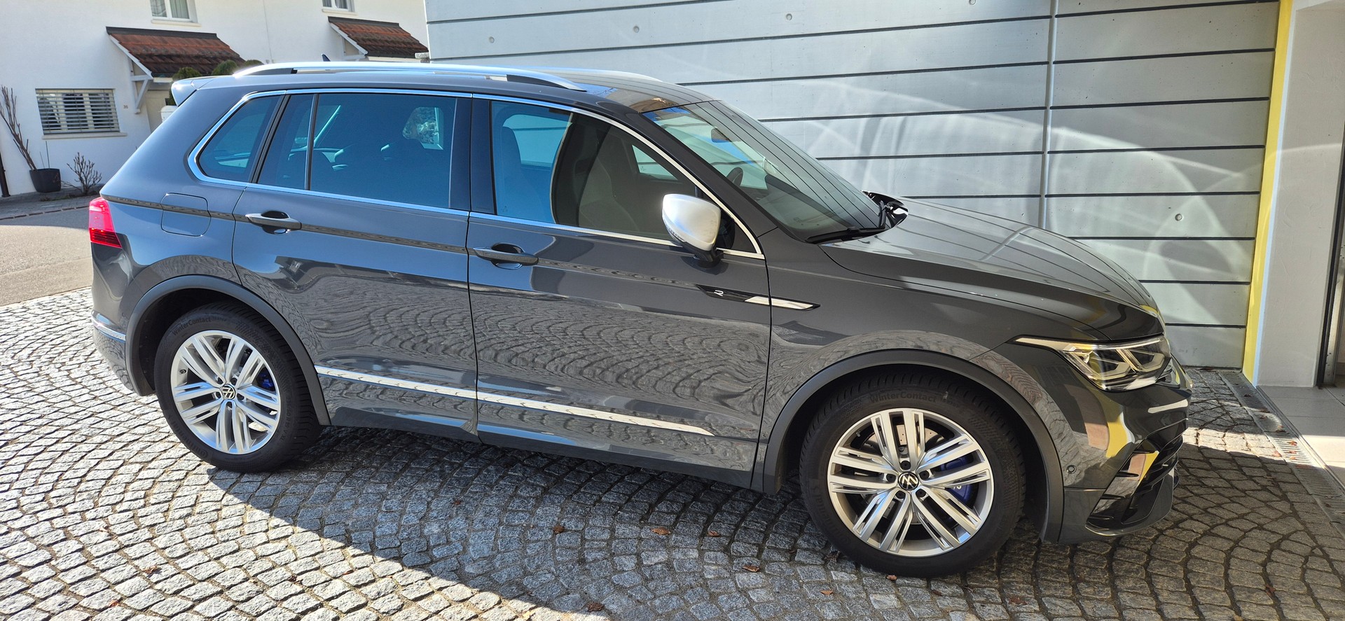 VW Tiguan 2.0TSI R 4Motion DSG-image-2