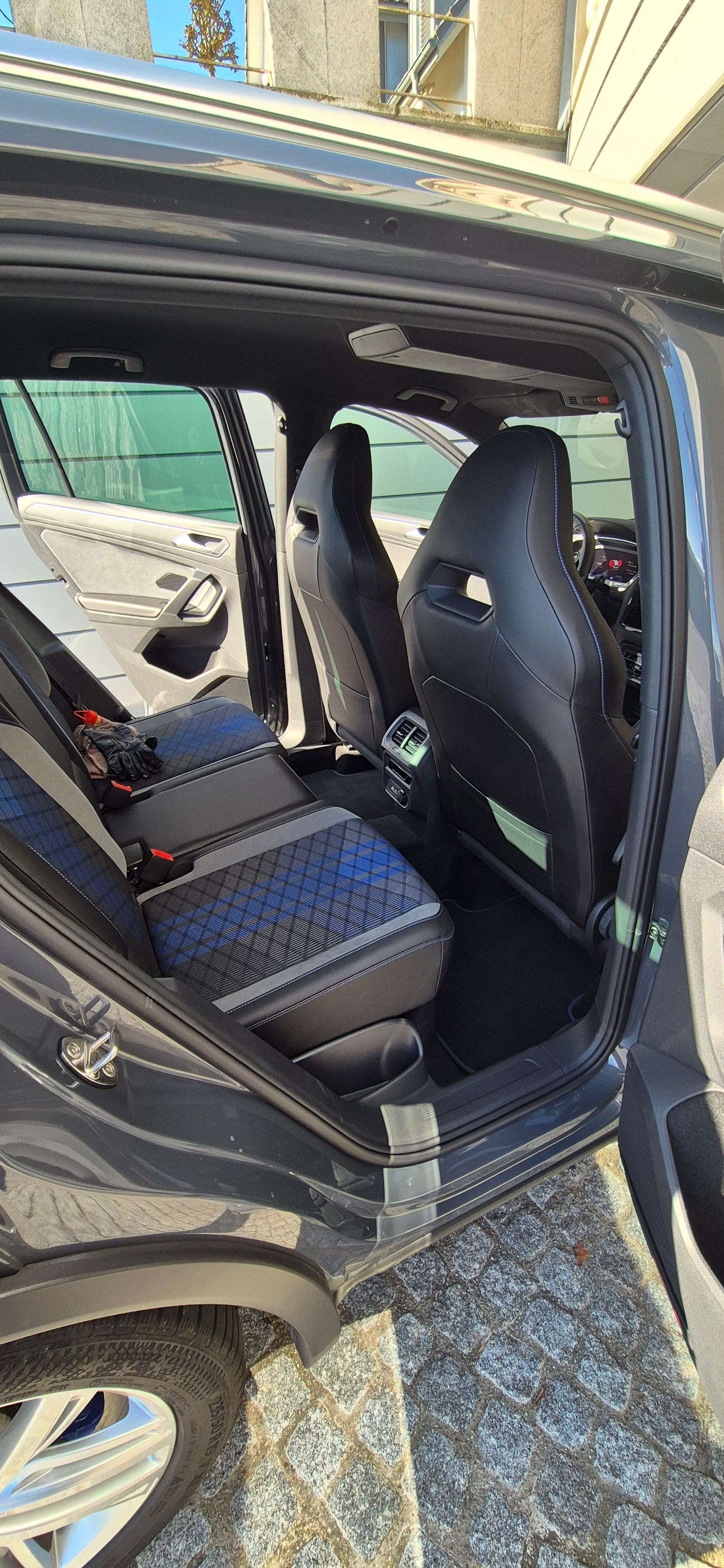 VW Tiguan 2.0TSI R 4Motion DSG-image-5