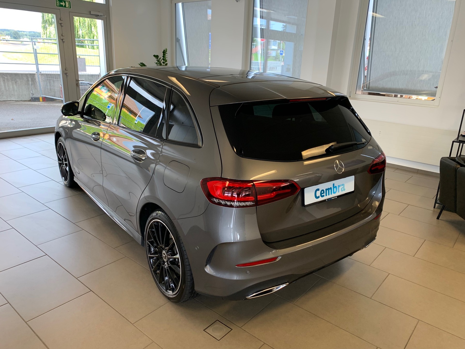 MERCEDES-BENZ B 250 e AMG Line 8G-DCT-image-3