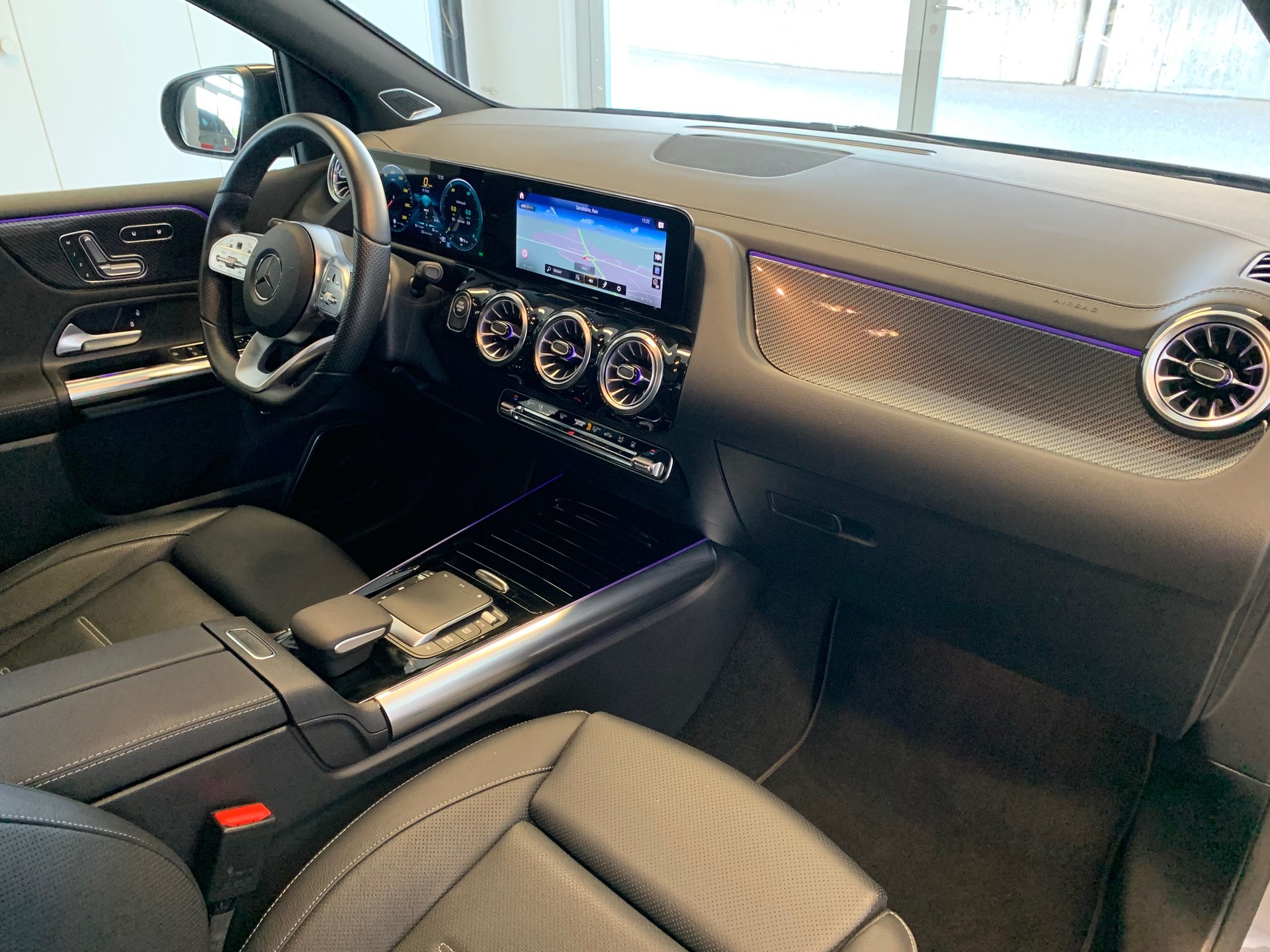 MERCEDES-BENZ B 250 e AMG Line 8G-DCT-image-7