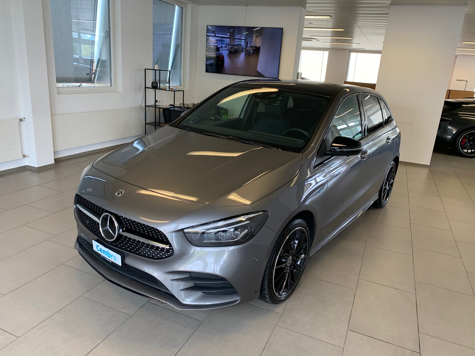 MERCEDES-BENZ B 250 e AMG Line 8G-DCT-image-0