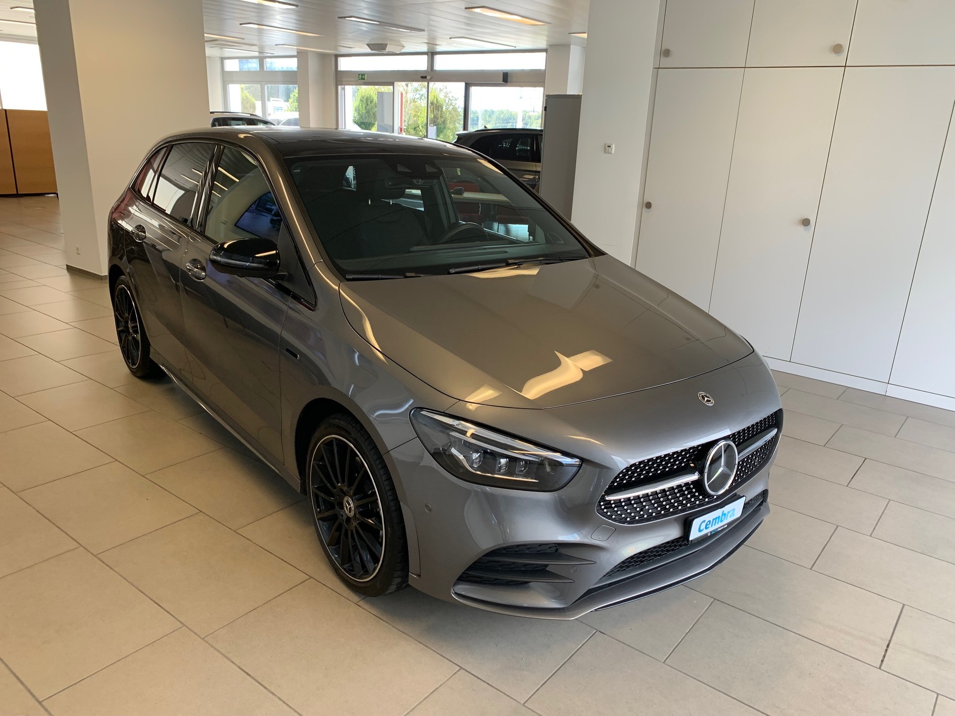 MERCEDES-BENZ B 250 e AMG Line 8G-DCT-image-1