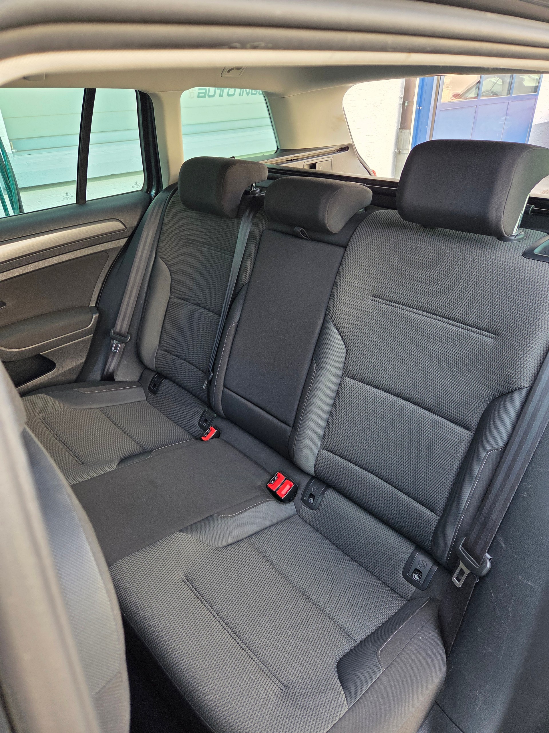 VW Golf Variant 2.0 TDI Comfortline 4Motion DSG-image-10