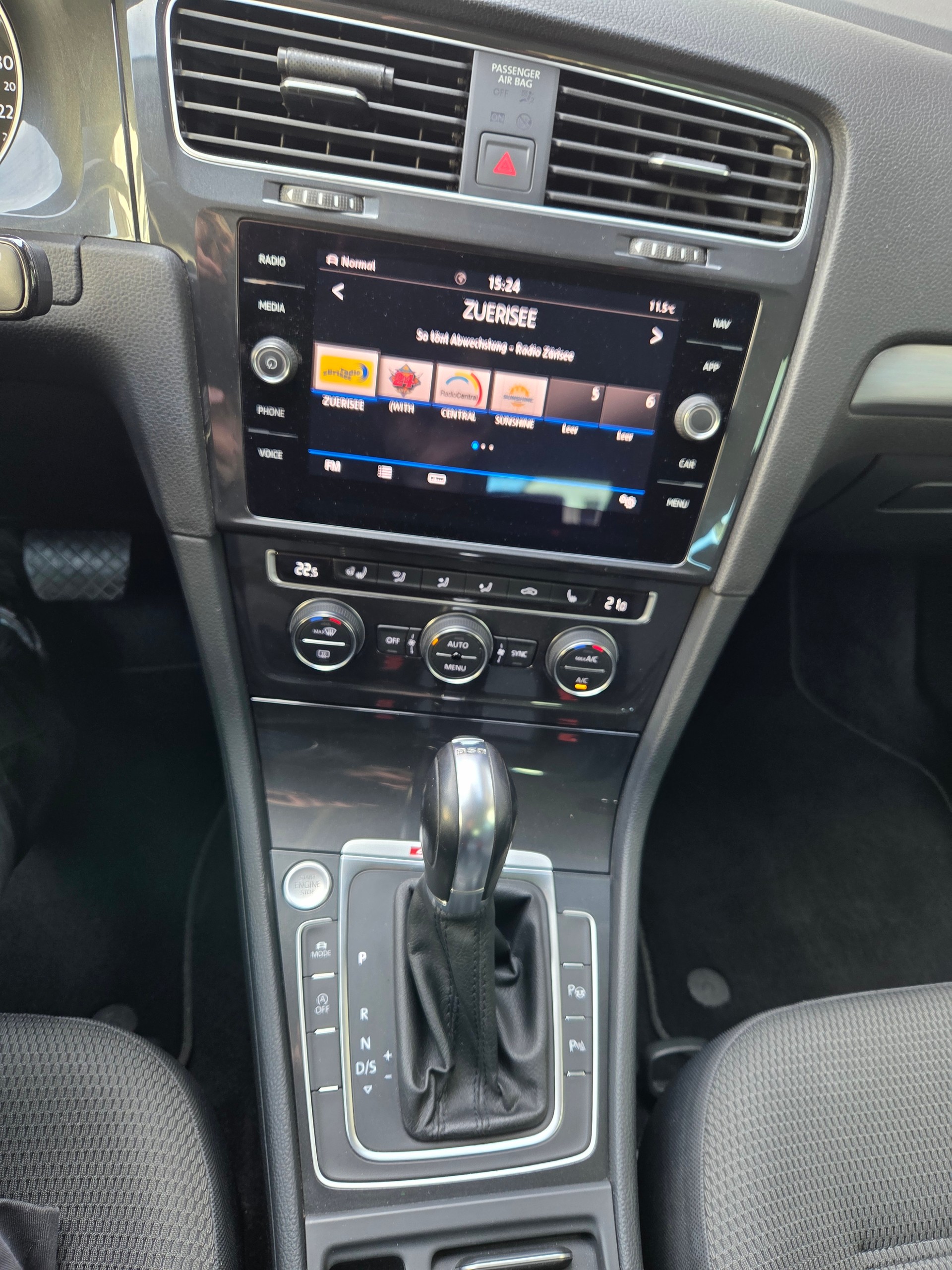 VW Golf Variant 2.0 TDI Comfortline 4Motion DSG-image-11