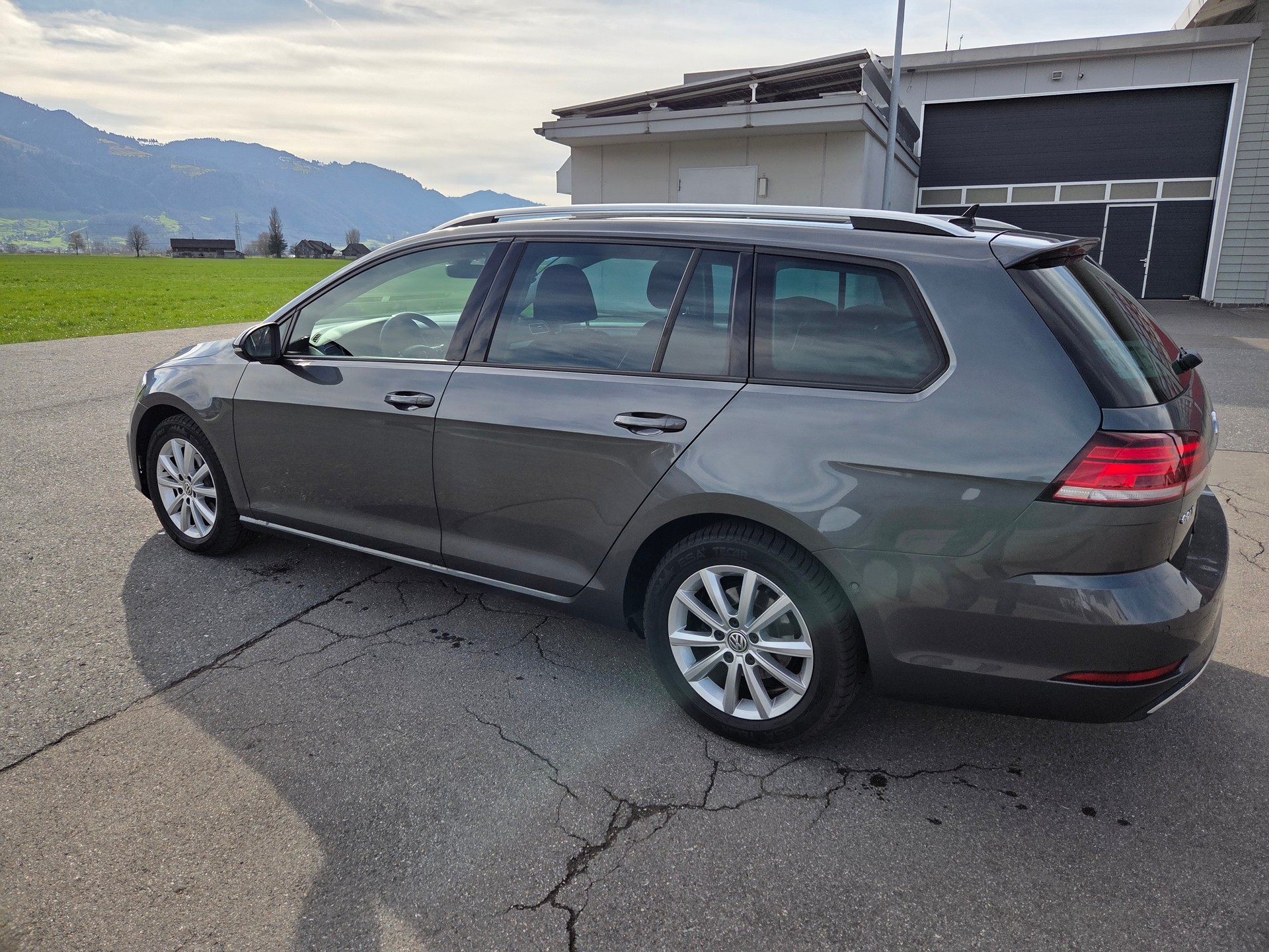 VW Golf Variant 2.0 TDI Comfortline 4Motion DSG-image-3