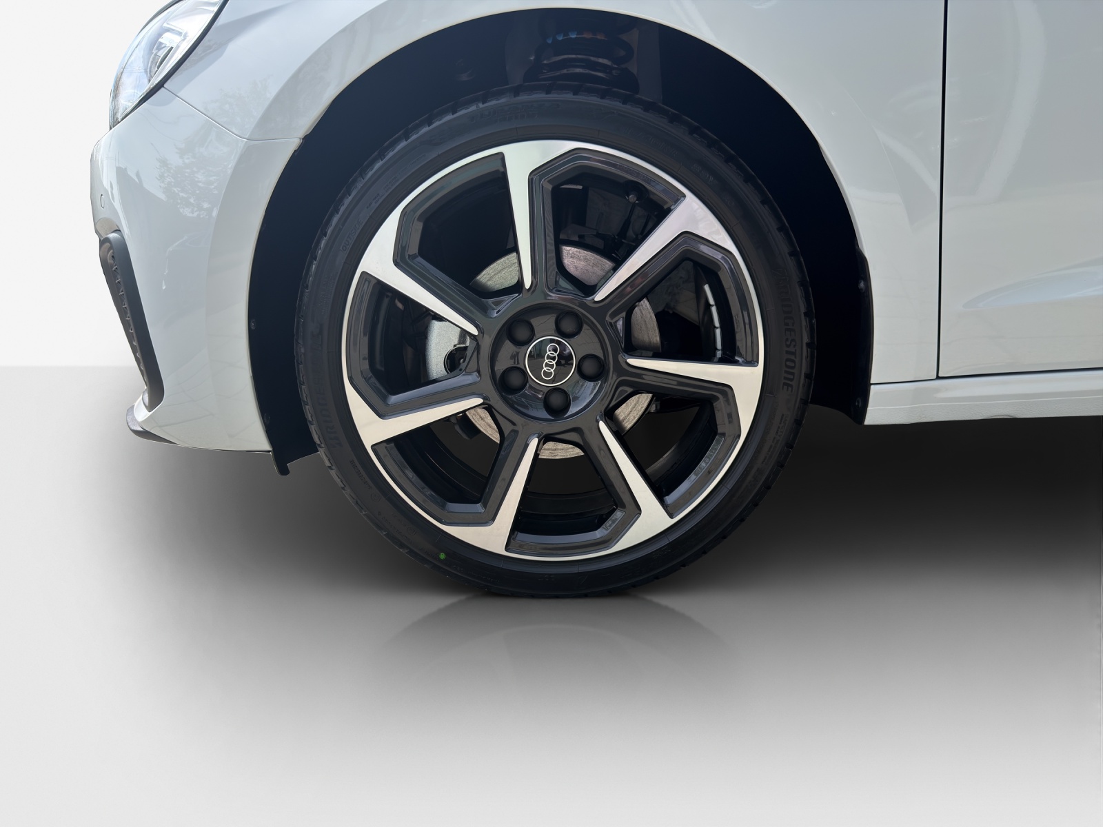 AUDI A1 Sportback 30 TFSI Attraction S-tronic-image-2