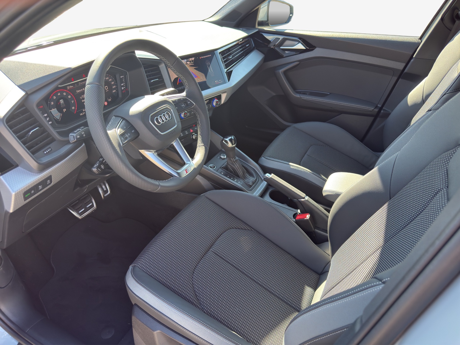 AUDI A1 Sportback 30 TFSI Attraction S-tronic-image-4