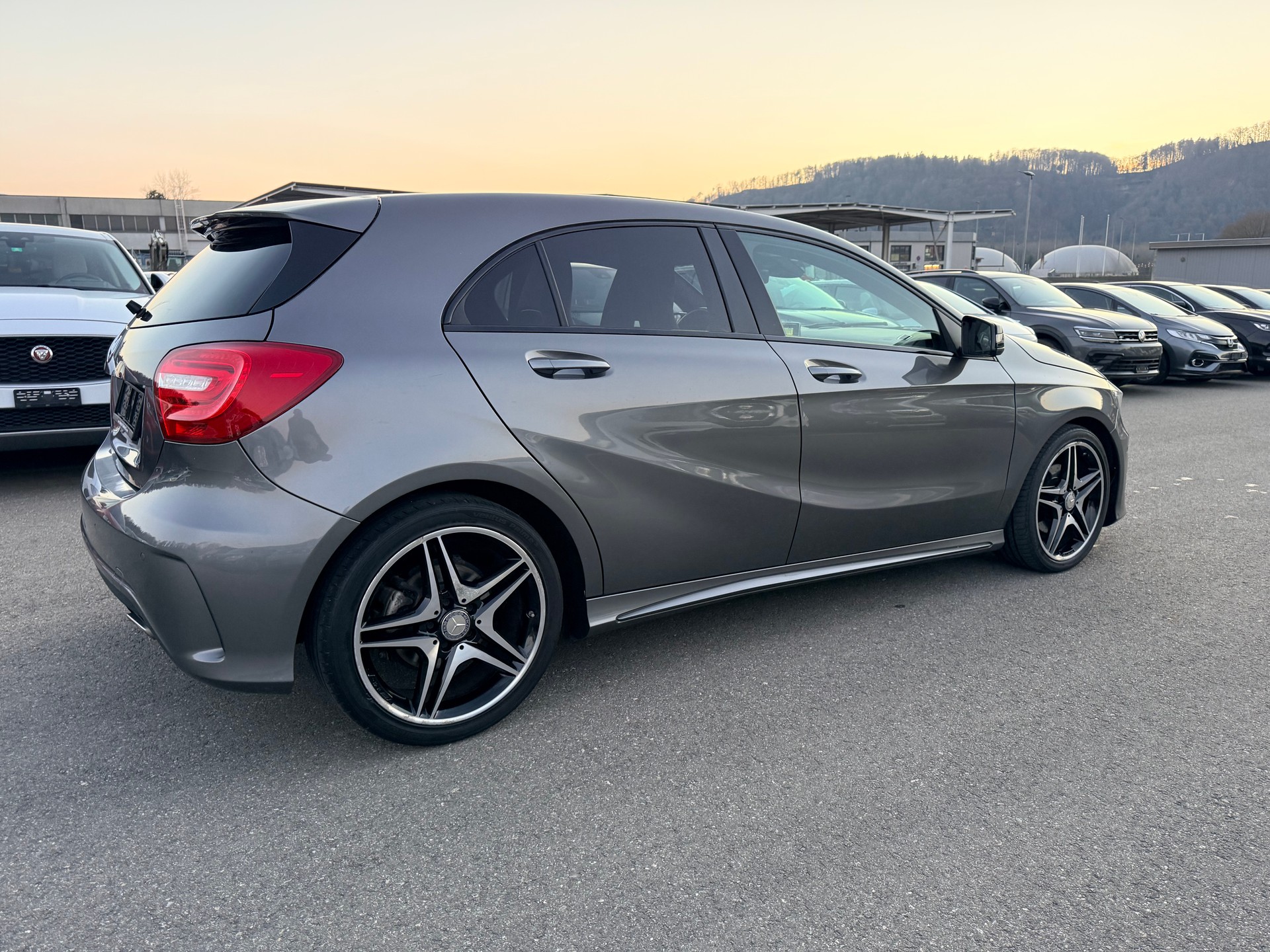 MERCEDES-BENZ A 200 AMG Line 7G-DCT-image-9