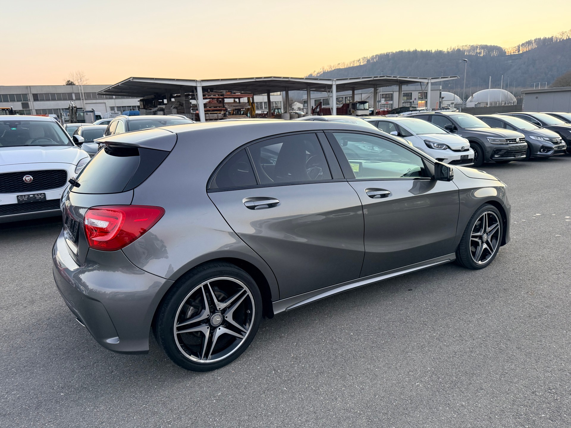 MERCEDES-BENZ A 200 AMG Line 7G-DCT-image-10