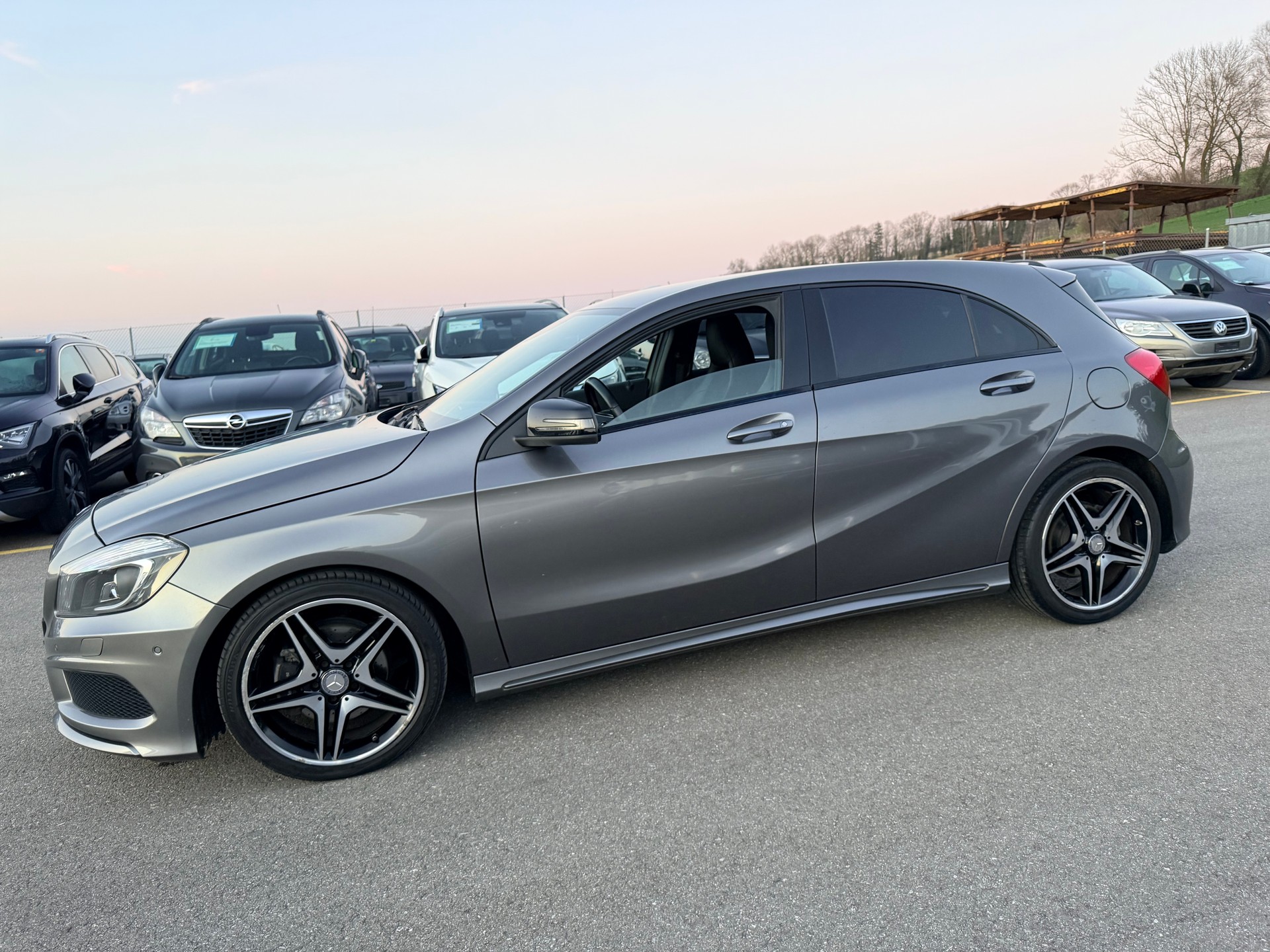 MERCEDES-BENZ A 200 AMG Line 7G-DCT-image-2