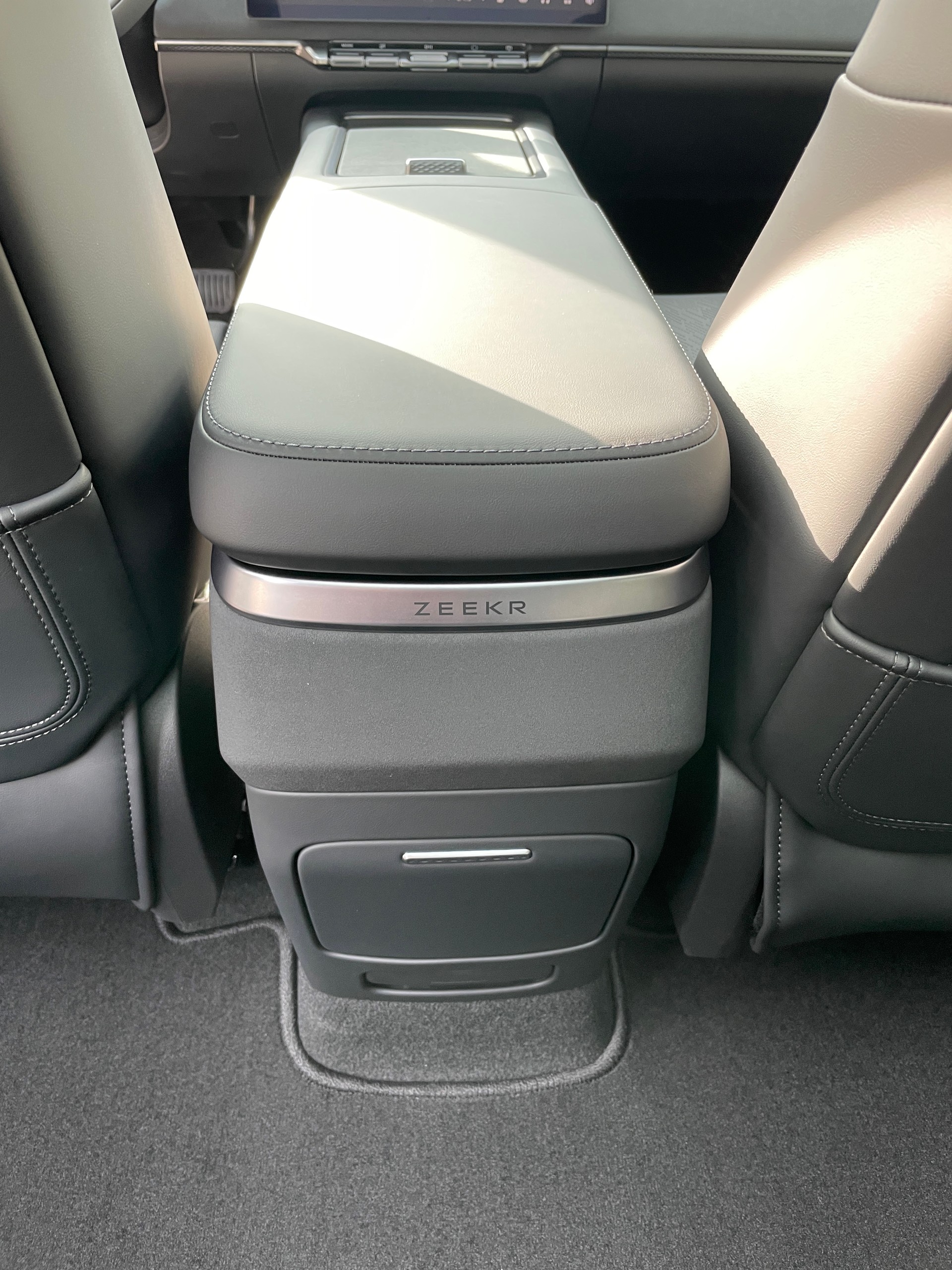 ZEEKR 7X 100kWh Privilege AWD mit Comfort und Cockpitpaket / MODELL 26-image-16