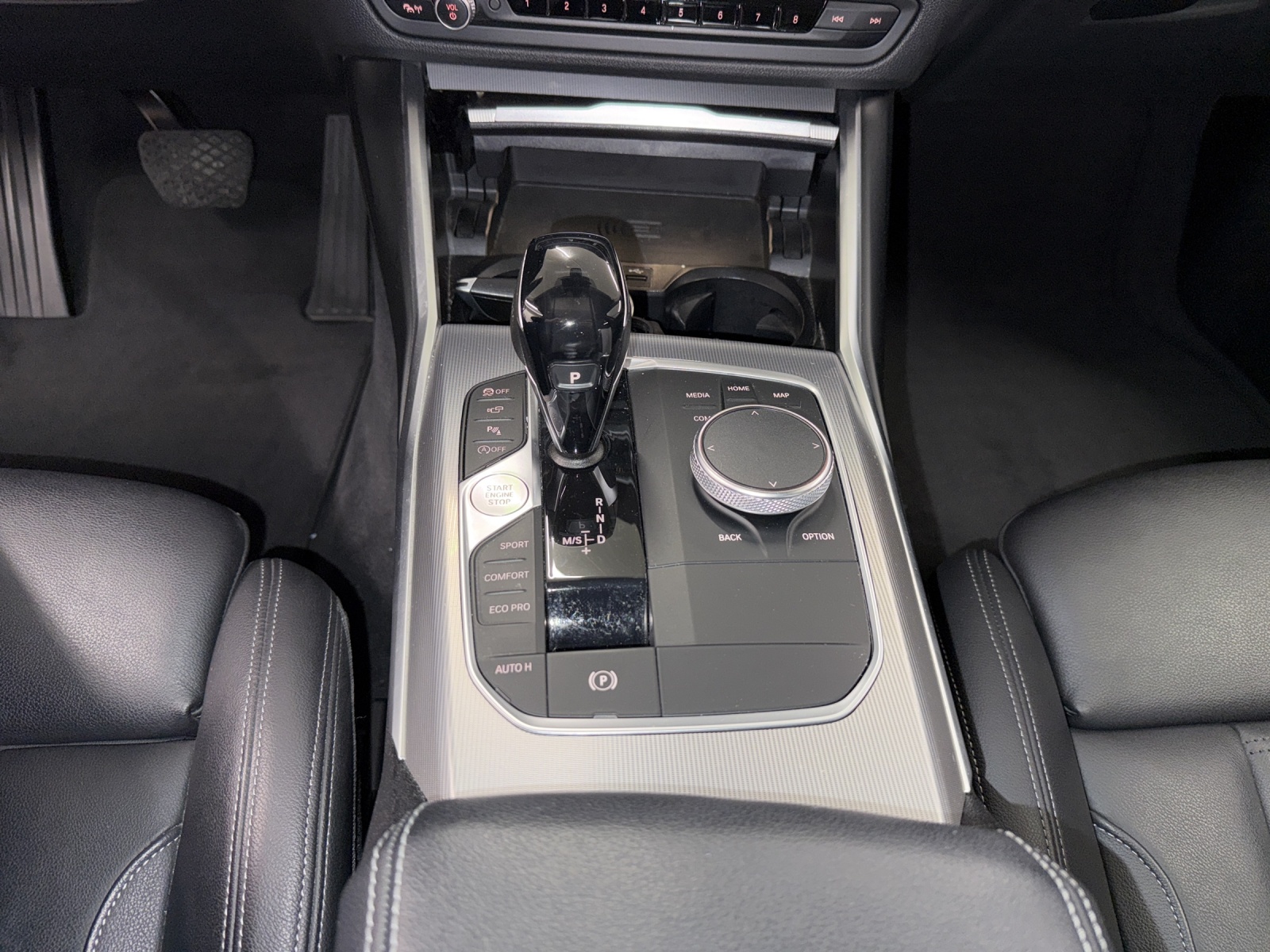 BMW 320d xDrive Touring Sport-image-16