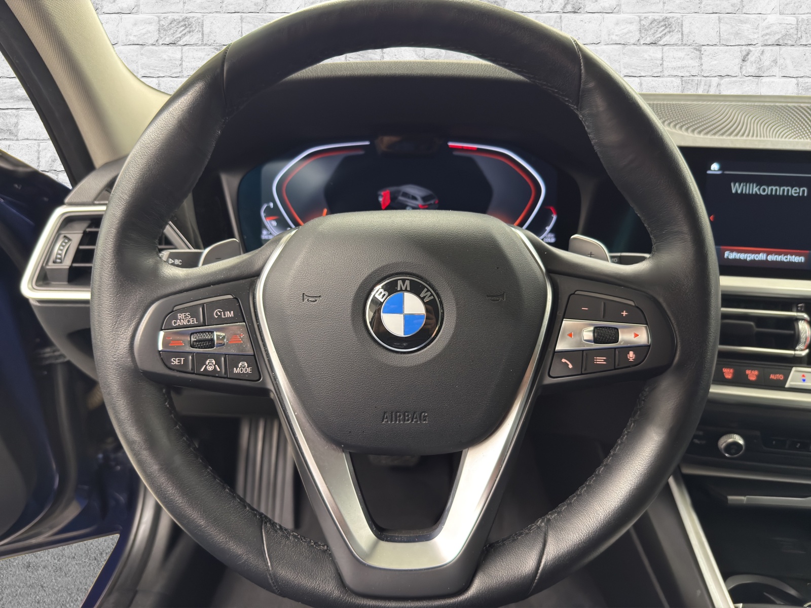 BMW 320d xDrive Touring Sport-image-12