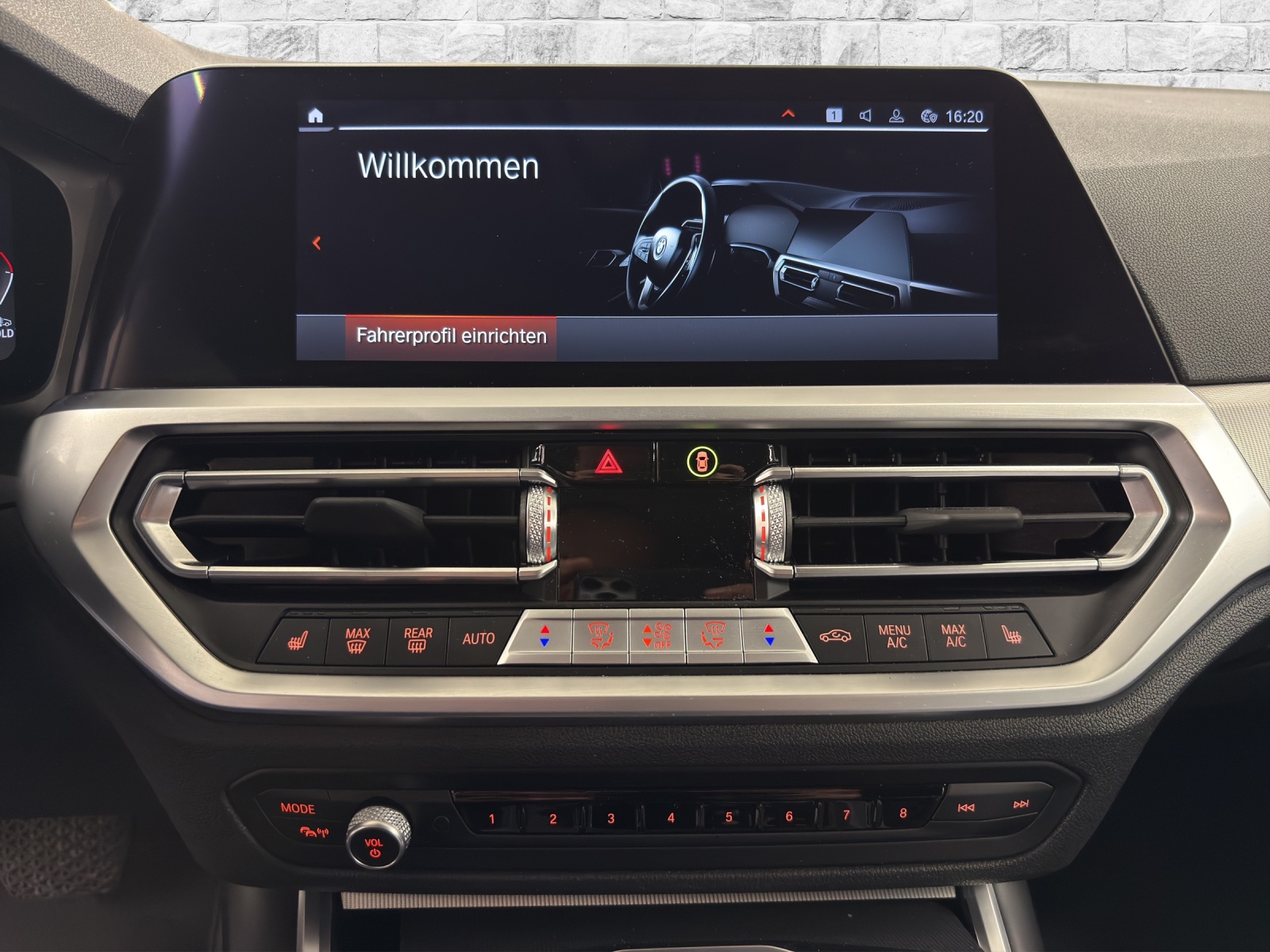 BMW 320d xDrive Touring Sport-image-17