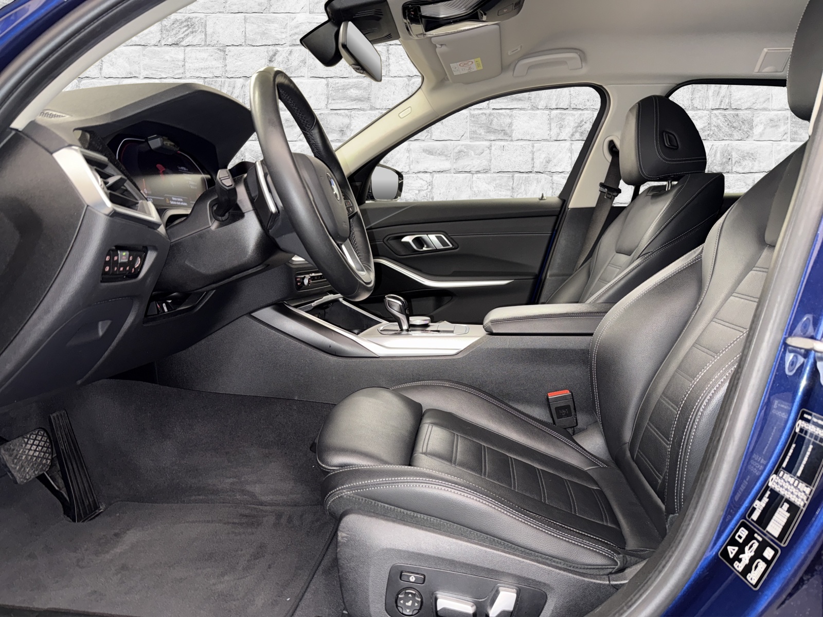 BMW 320d xDrive Touring Sport-image-6
