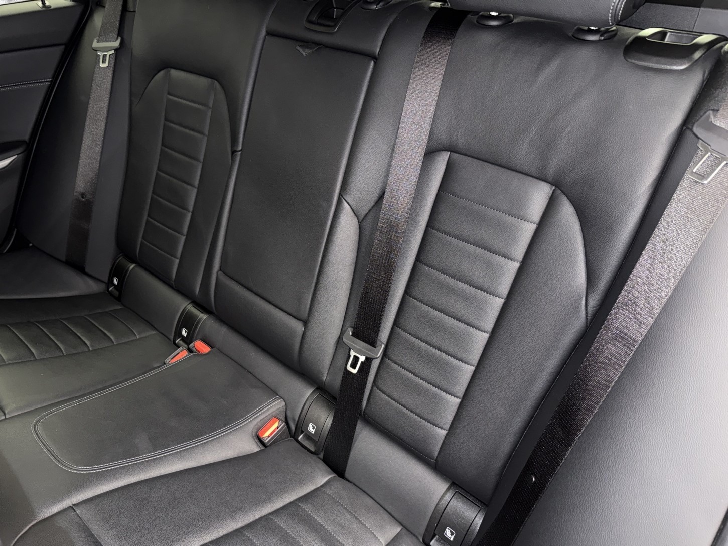 BMW 320d xDrive Touring Sport-image-15