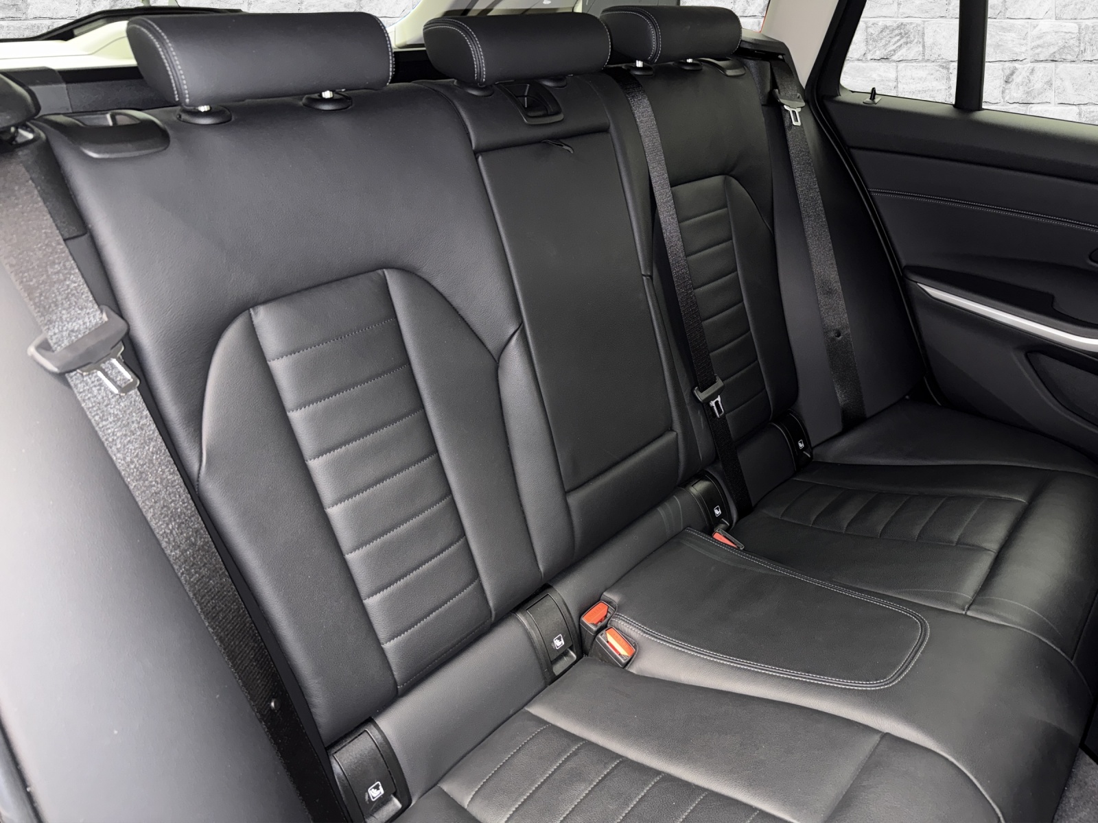 BMW 320d xDrive Touring Sport-image-18