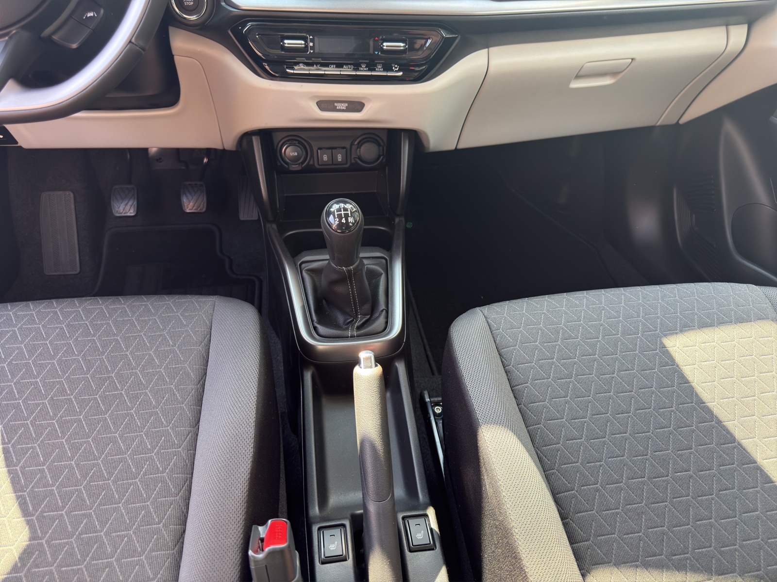 SUZUKI Swift 1.2 Compact+ Hybrid 4x4-image-11