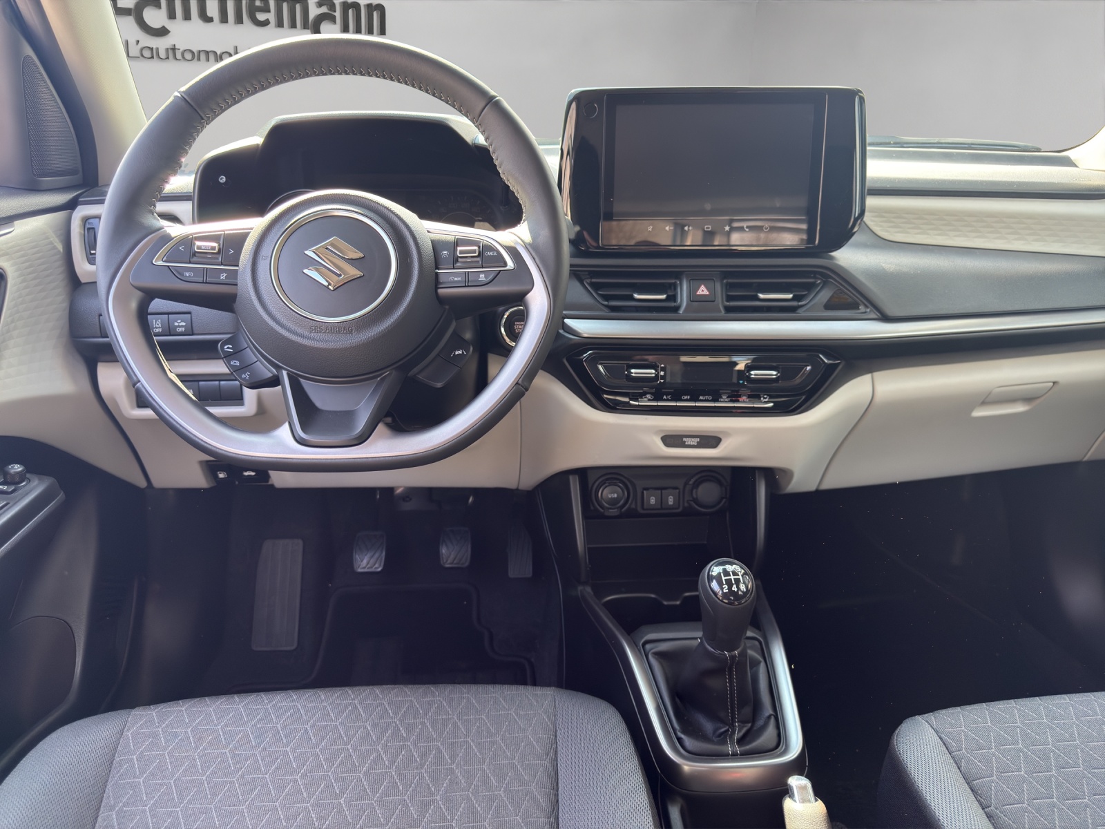 SUZUKI Swift 1.2 Compact+ Hybrid 4x4-image-9