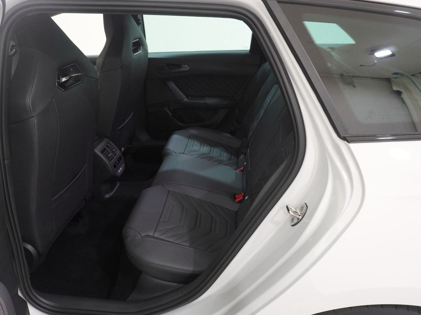 CUPRA Leon ST 1.5 eHybrid VZ DSG-image-15