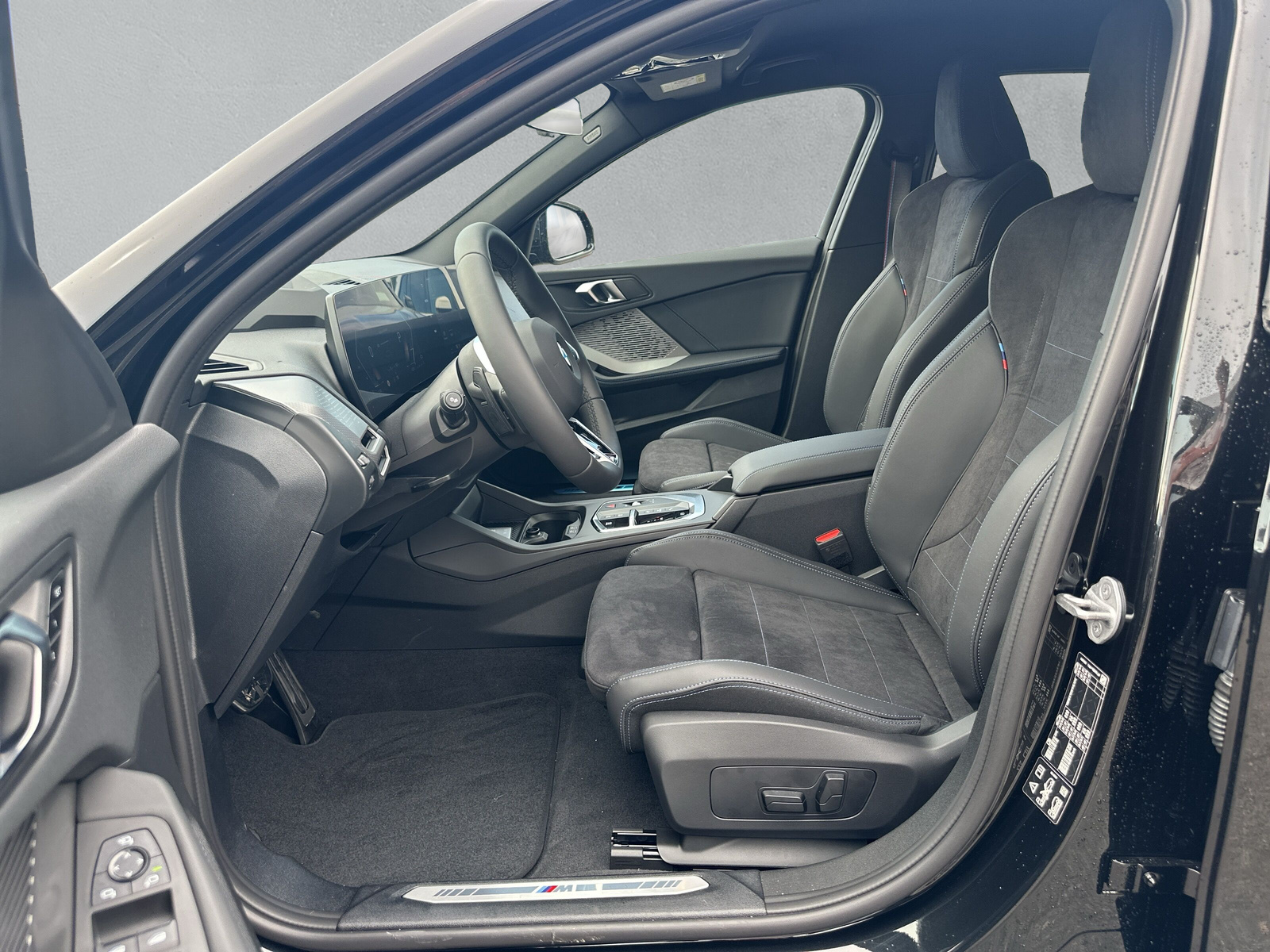 BMW 123 xDrive M Sport Pro Steptronic-image-11