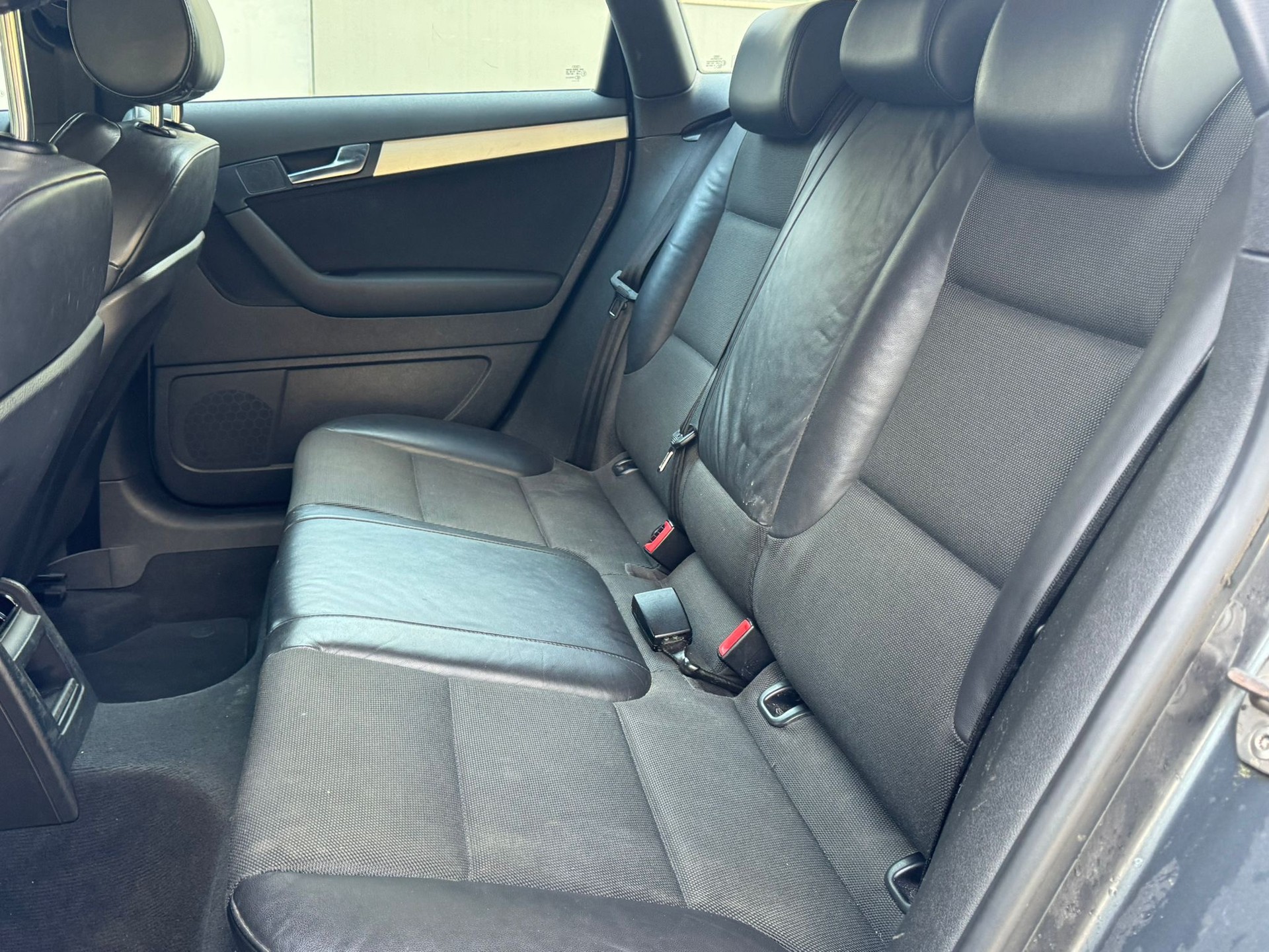 AUDI A3 Sportback 2.0 TDI Ambition-image-9