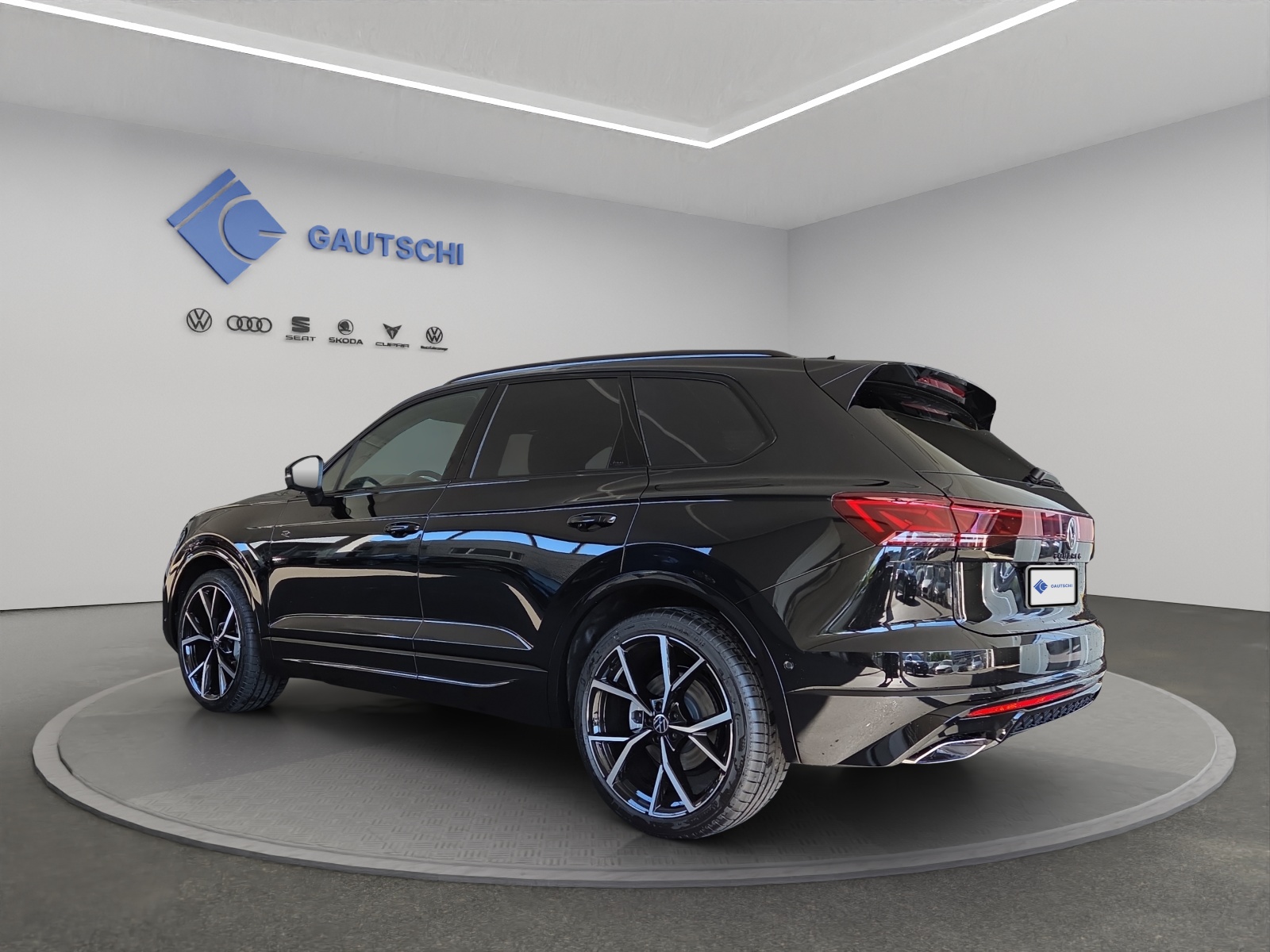 VW Touareg 3.0 TDI R-Line Final Edition Tiptronic-image-2