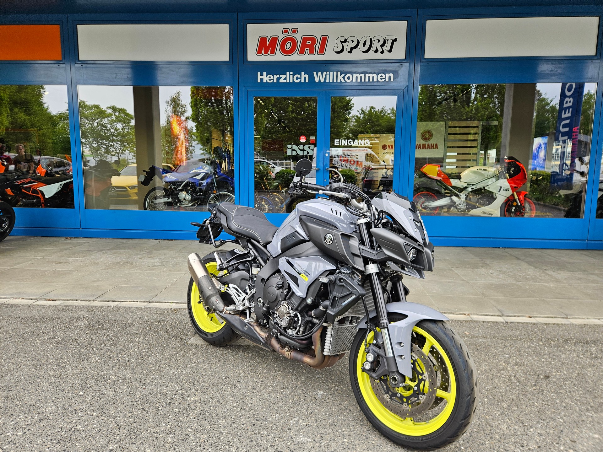 YAMAHA MT-10 ABS-showroom-element-1